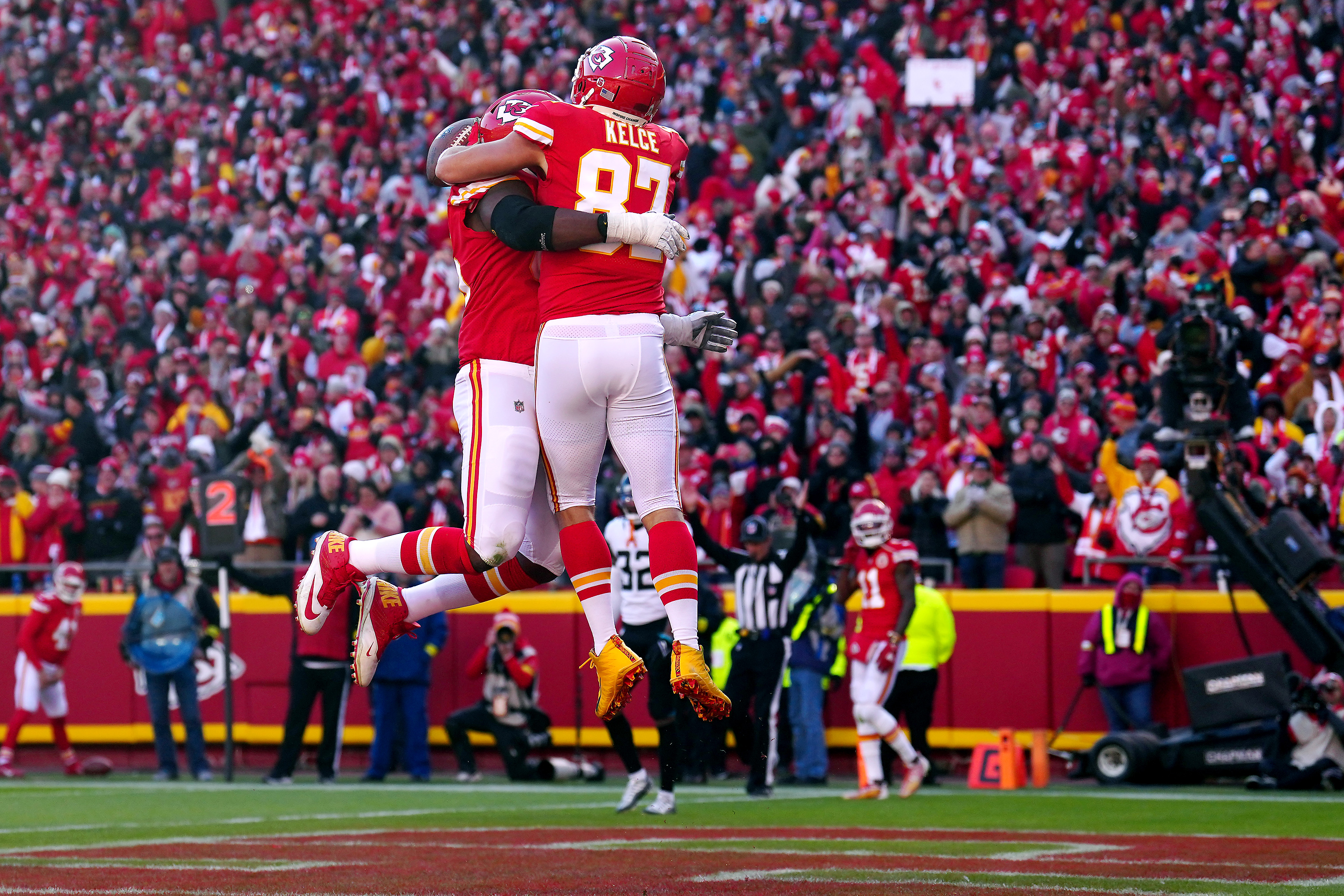 KANSAS CITY, MO - NOVEMBER 13: Kansas City Chiefs tight end Travis Kelce  (87) finds the end zone for a touchdown in the third quarter of an NFL game  between the Jacksonville