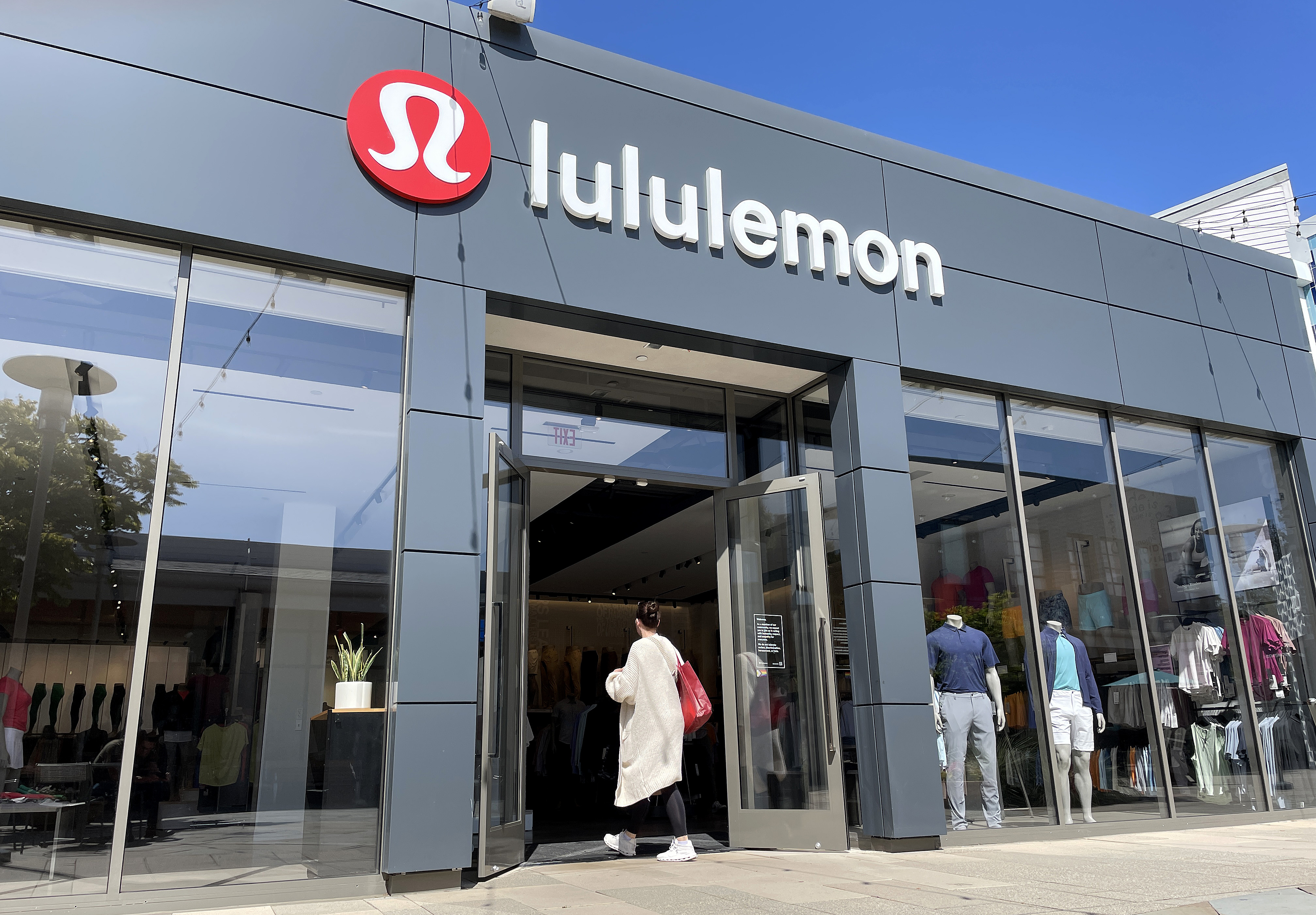 Canadiana Inspires a Lululemon Shop in Edmonton - Azure Magazine