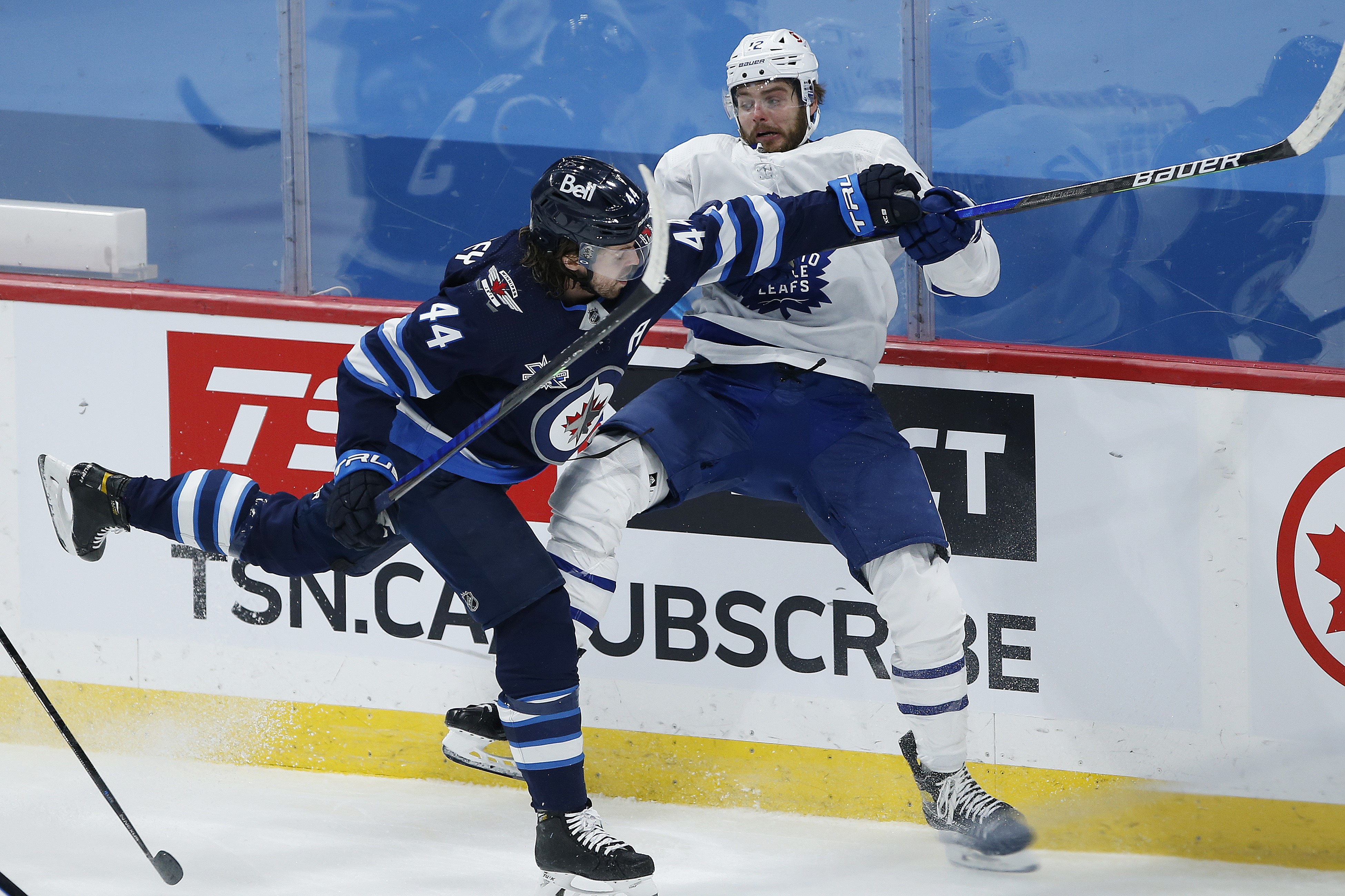 Winnipeg Jets hand Toronto Maple Leafs third straight loss, gain ground in  North Division 