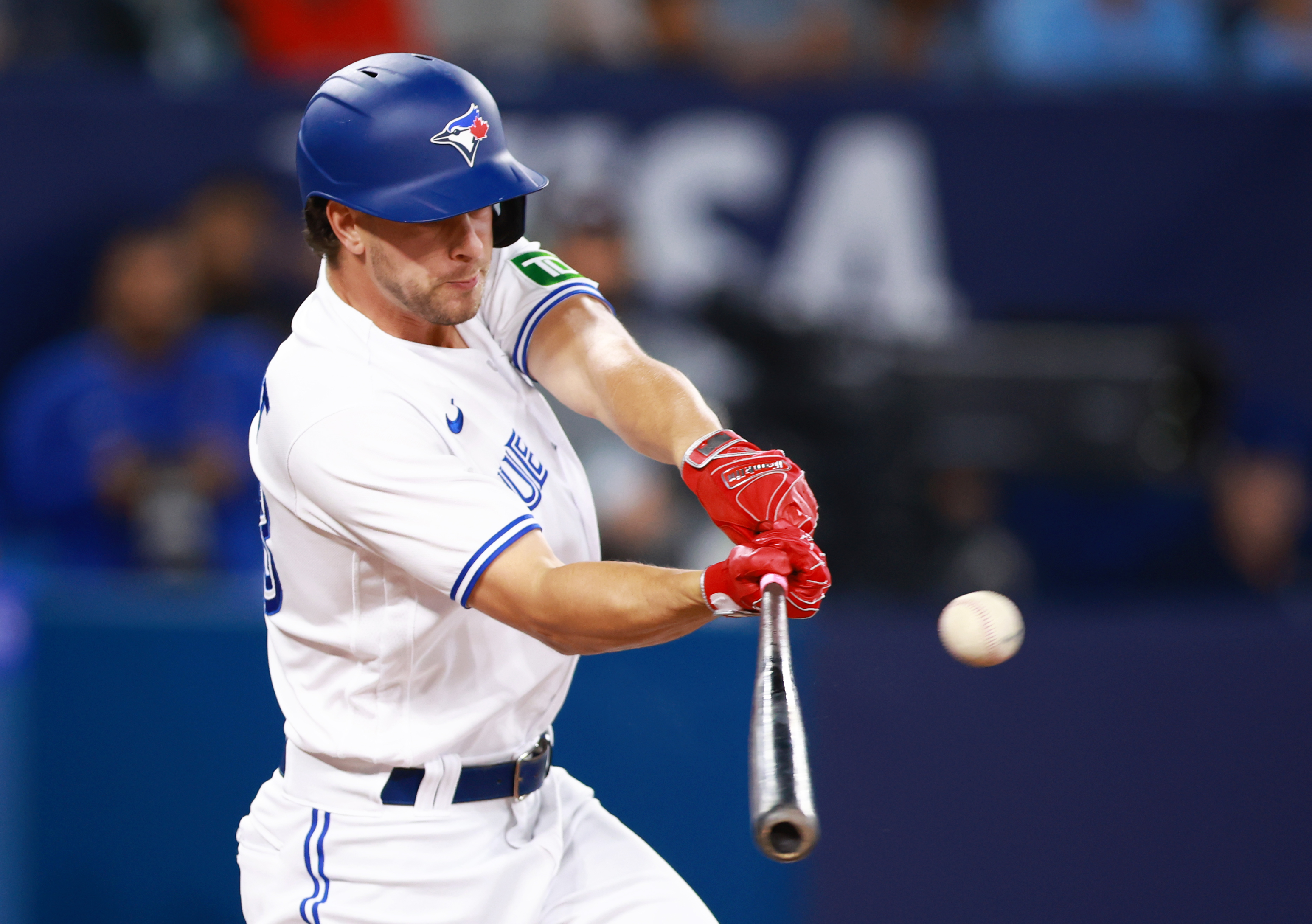 Royals star Bobby Witt Jr.'s father catches his foul ball