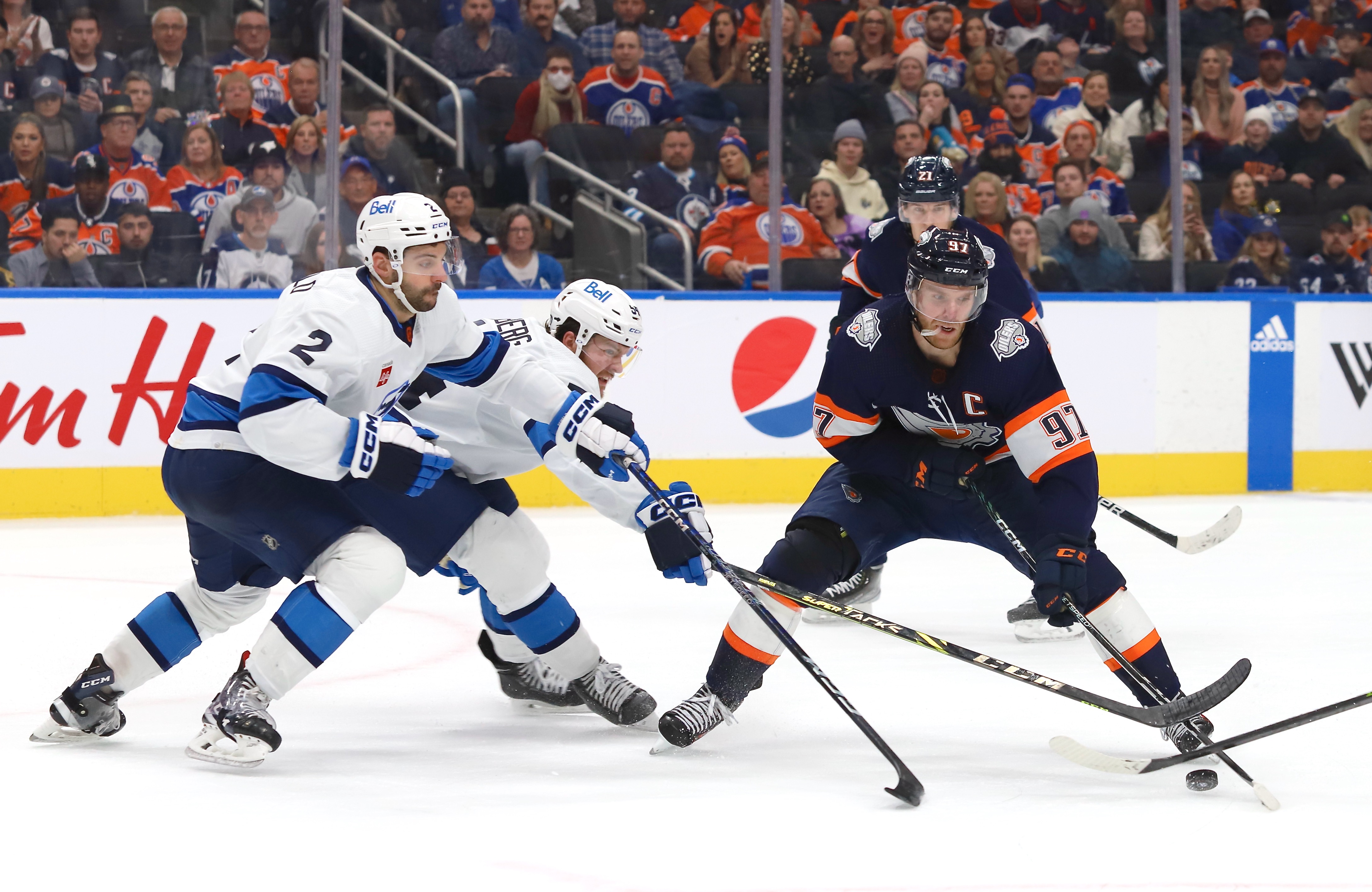 Winnipeg Jets beats Edmonton Oilers 2-1