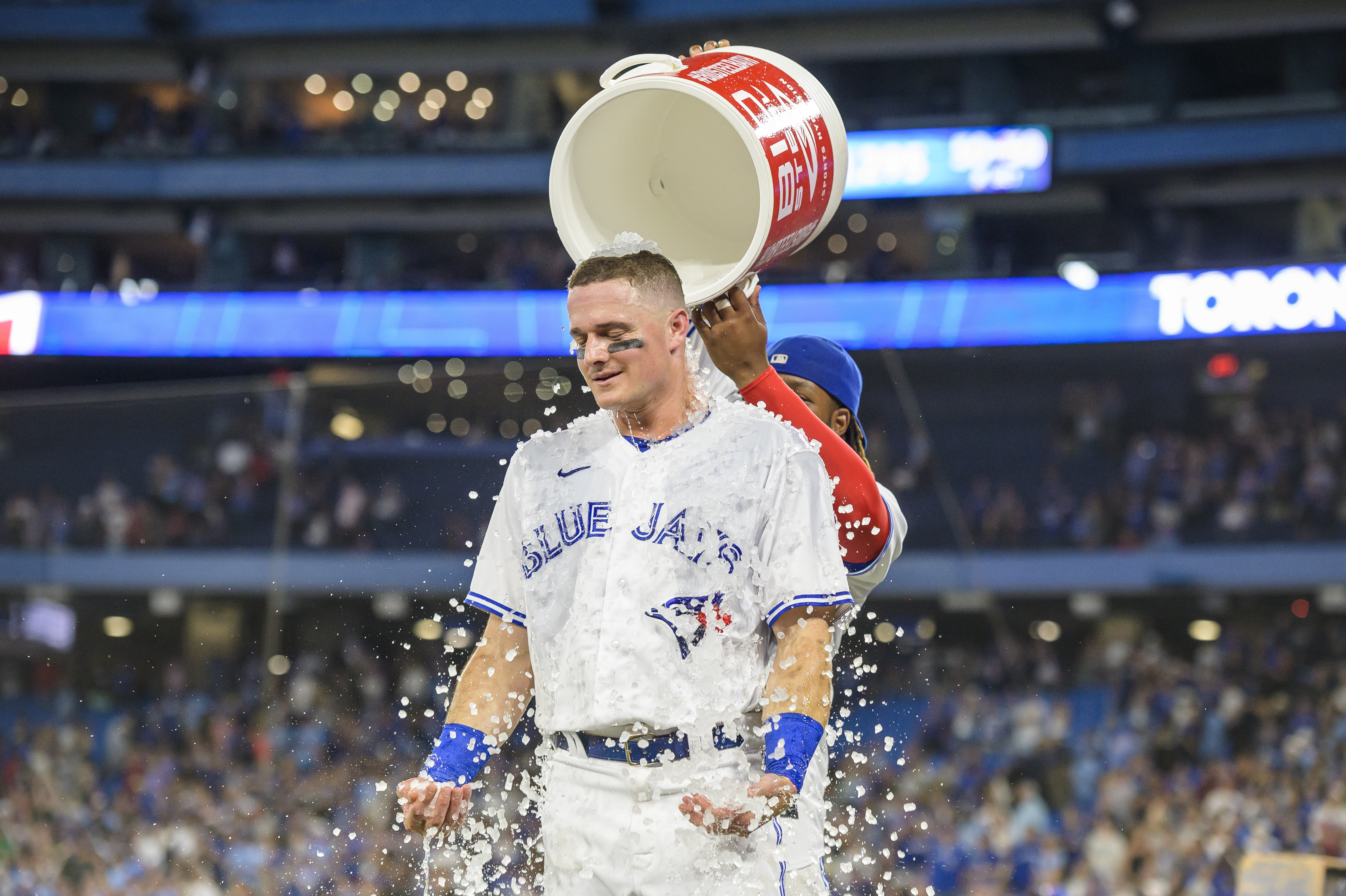 Chapman's 2 home runs help Blue Jays fend off Tigers for 8th