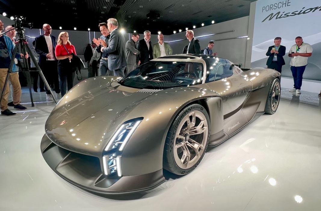Porsche Unveils Mission R Battery-Electric Concept Race Car