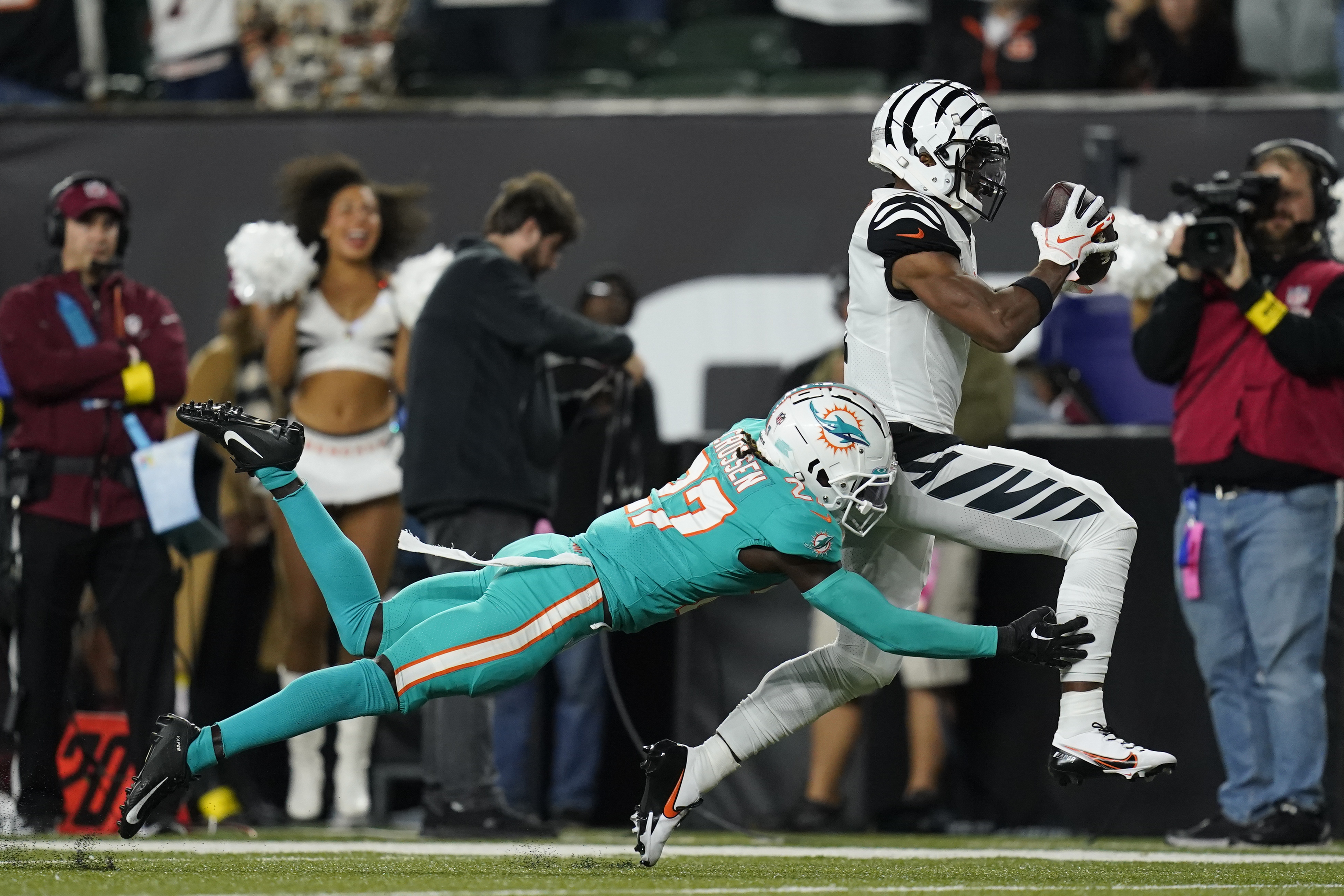 NFL: Bengals top Dolphins after injured Tagovailoa carted off