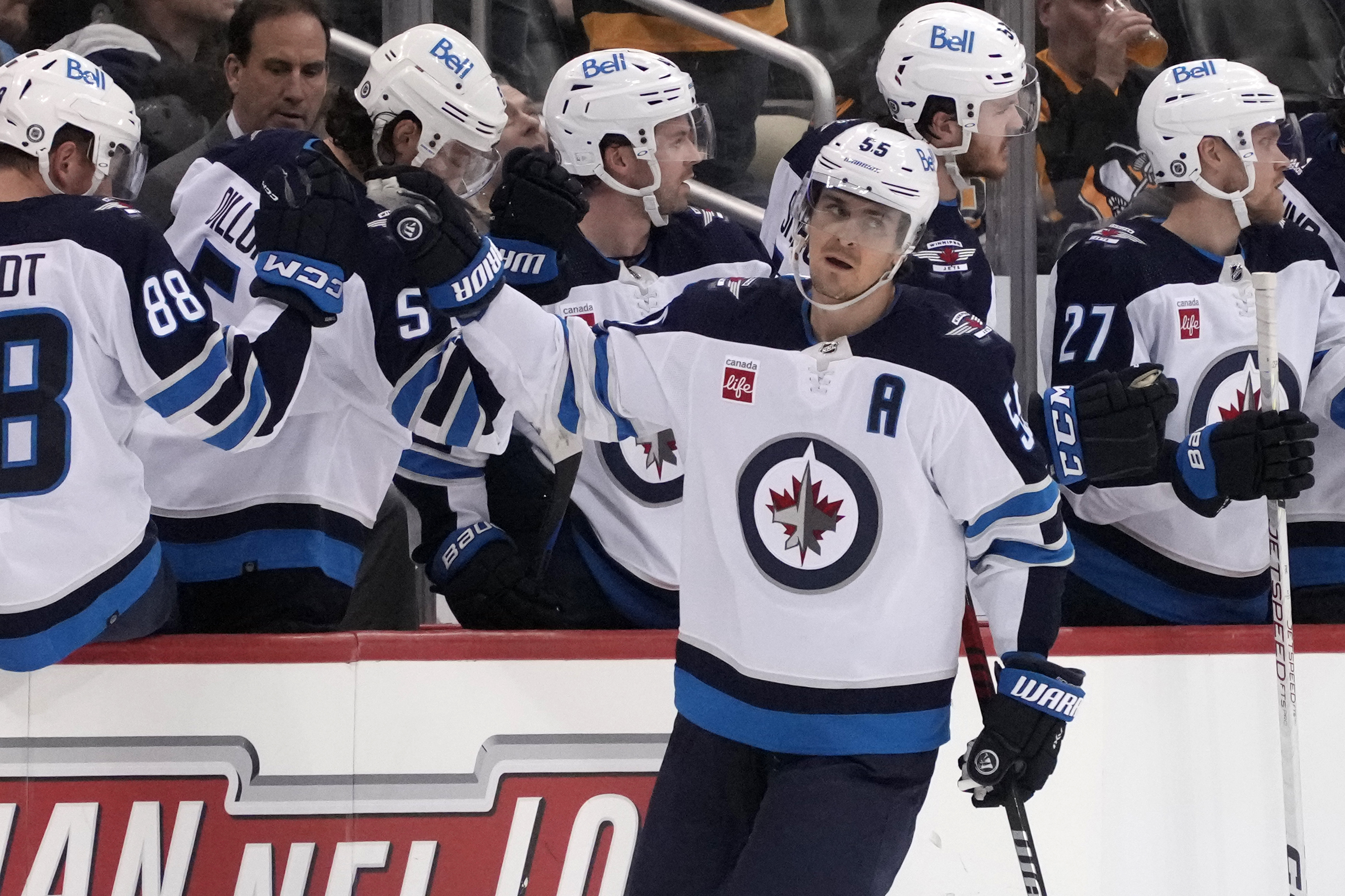 Kyle Connor, Winnipeg Jets beat Vancouver Canucks 4-1 - The Globe and Mail