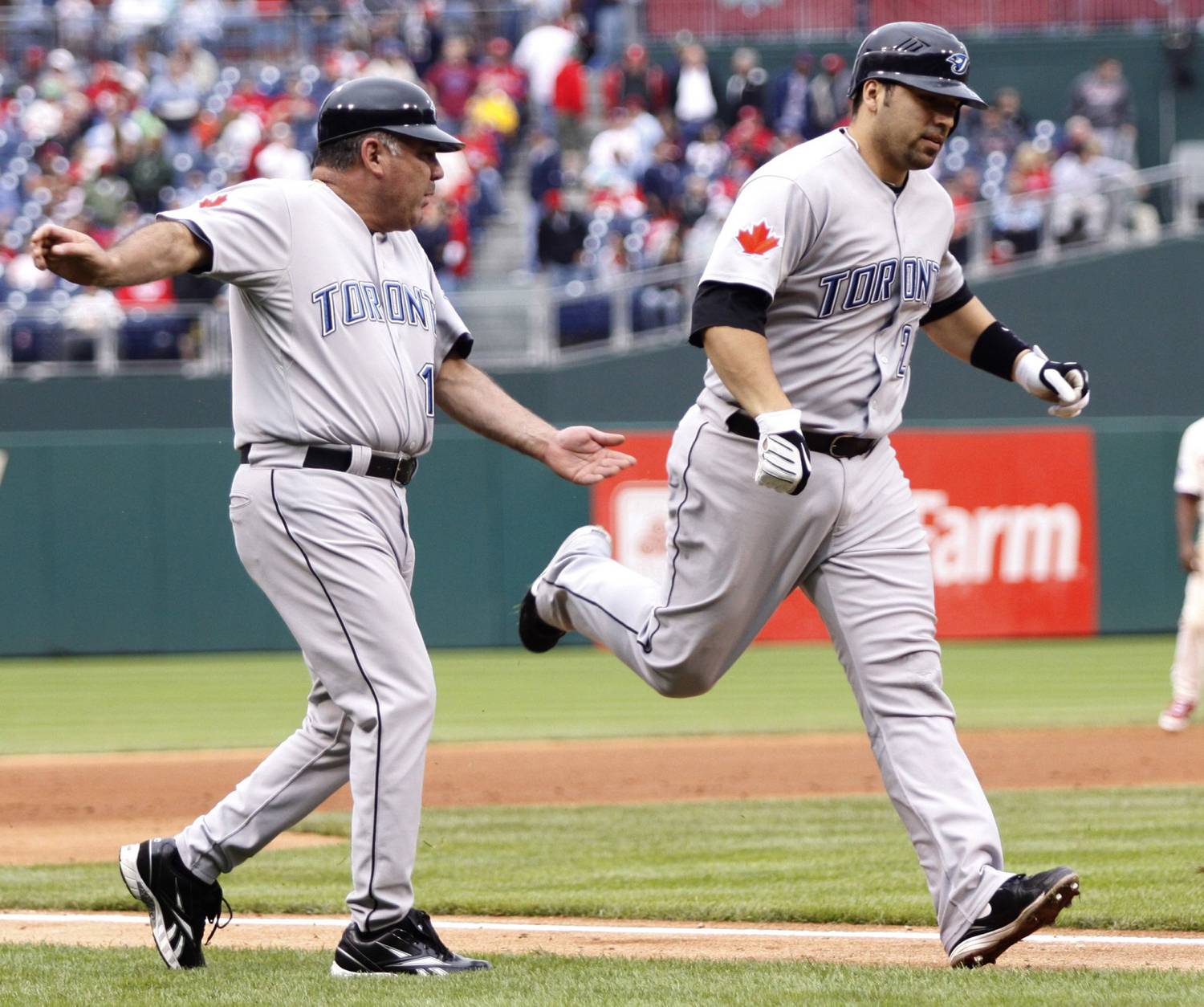 Werth hits 2 HRs, Nationals beat Phillies 8-7 in 11 innings