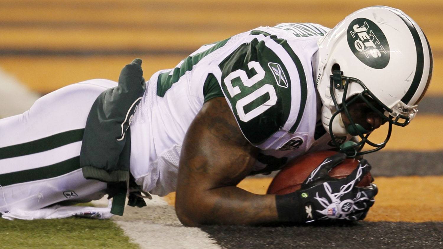 LaDainian Tomlinson says Jets locker room is falling apart 