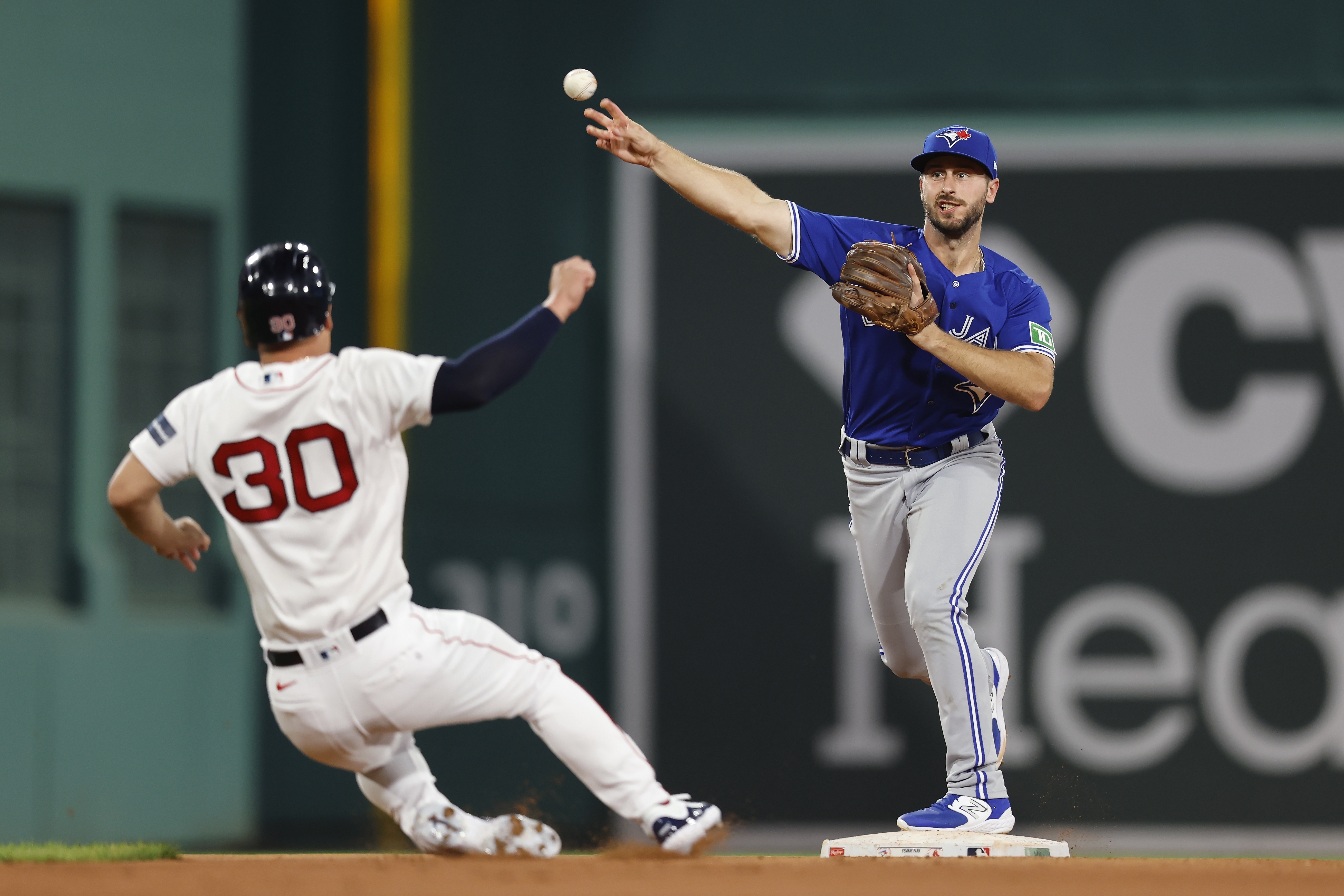 Hernández homers twice, Jays win first game under Schneider - NBC