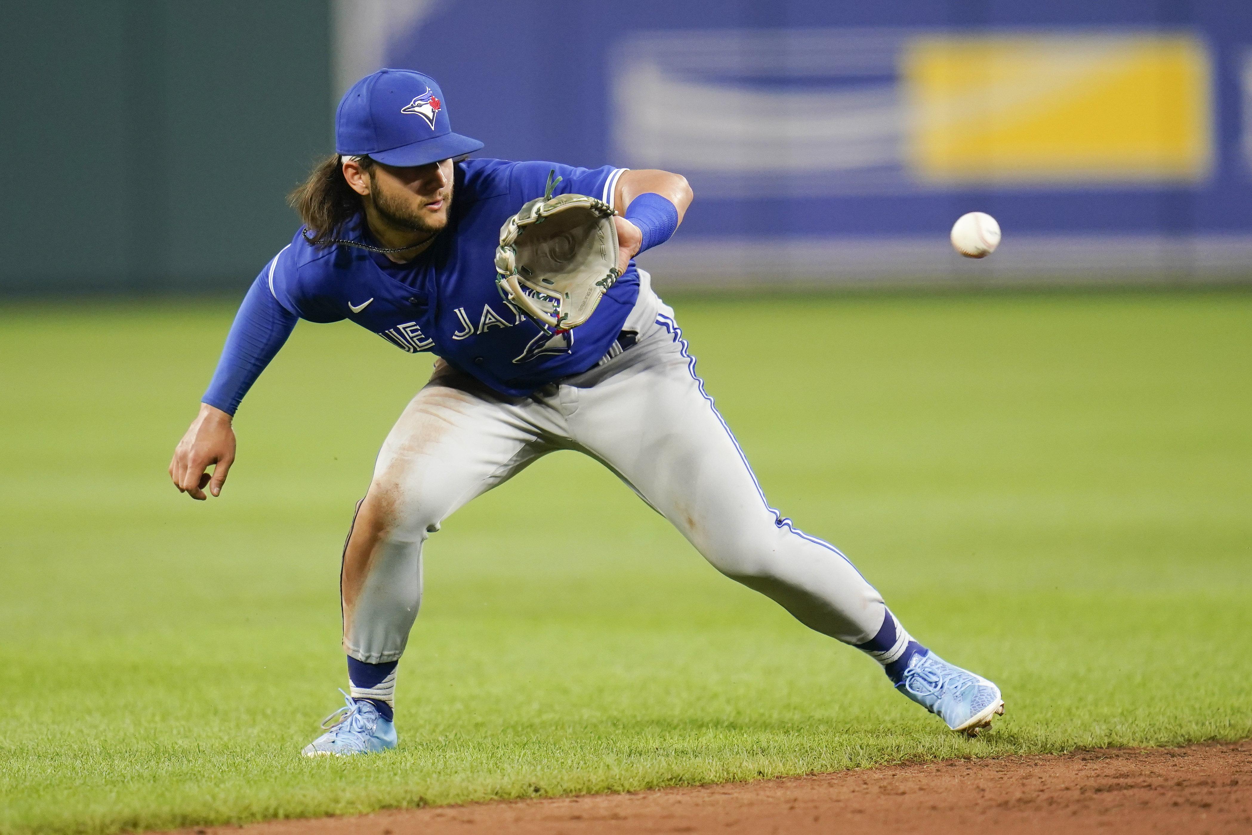 Orioles hit 4 homers in 7-4 victory over Blue Jays