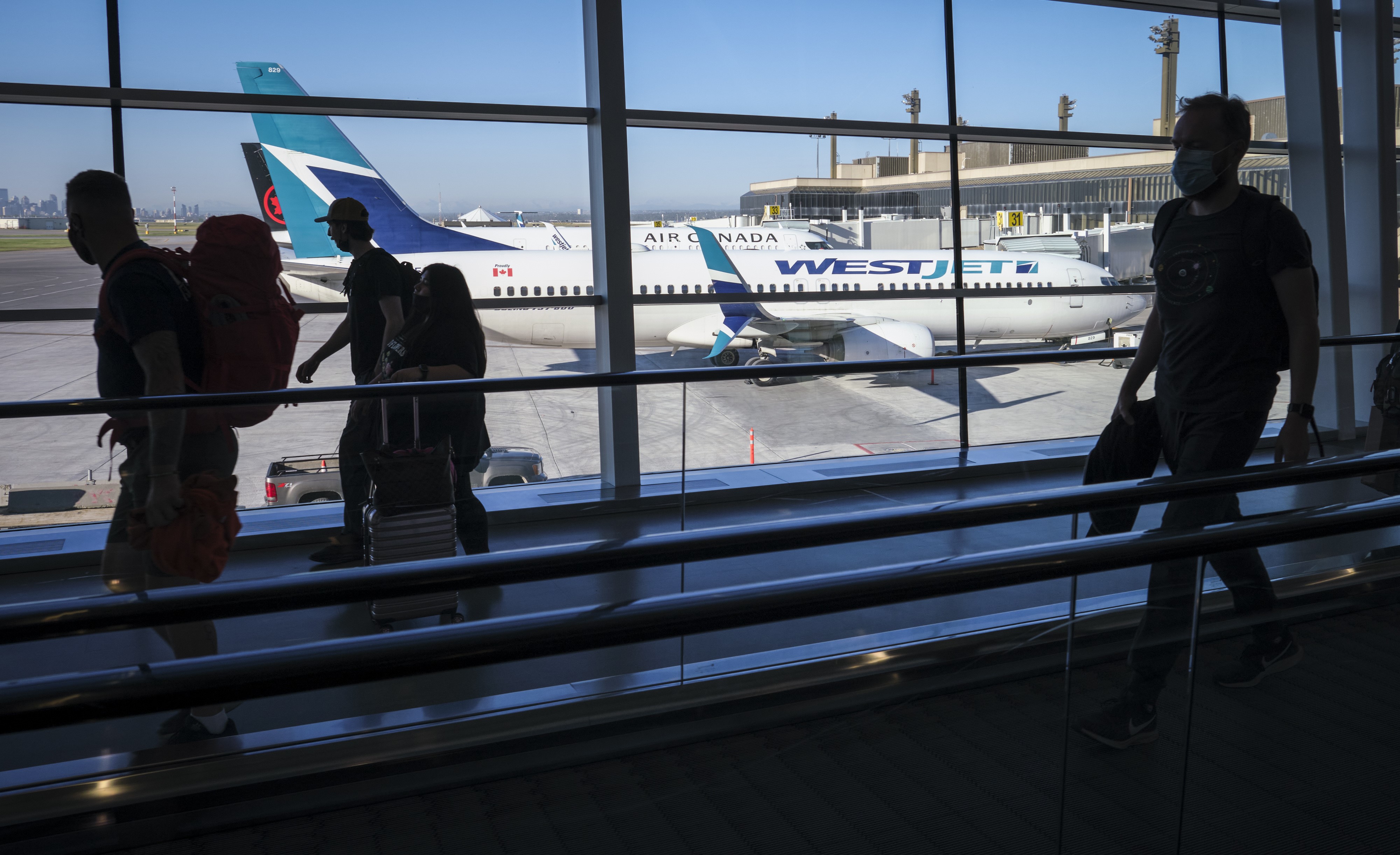 WestJet and NAV Canada restore service after outages delay 100 flights