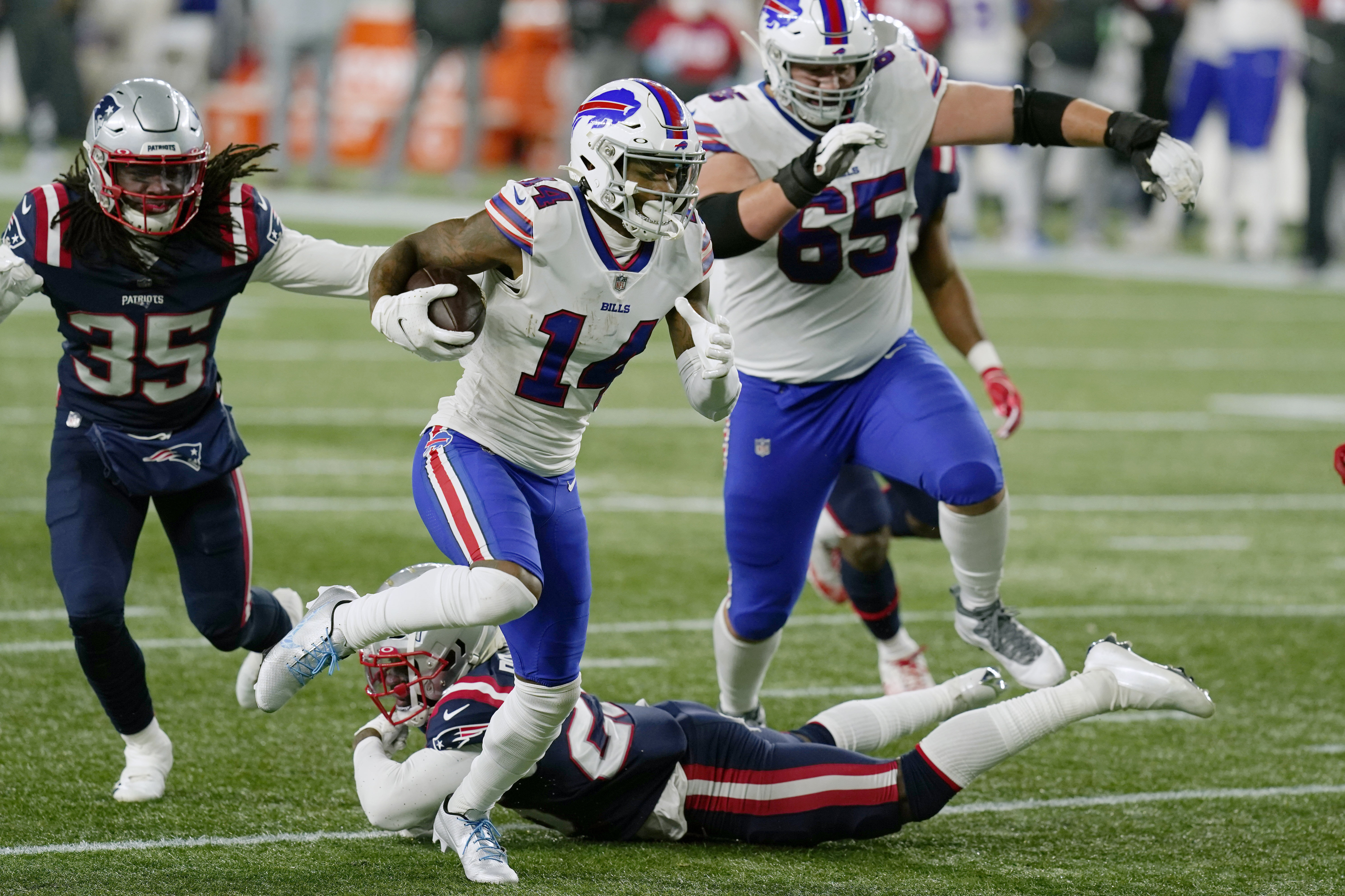 Bills earn first sweep of Patriots since 1999 with Monday Night pounding