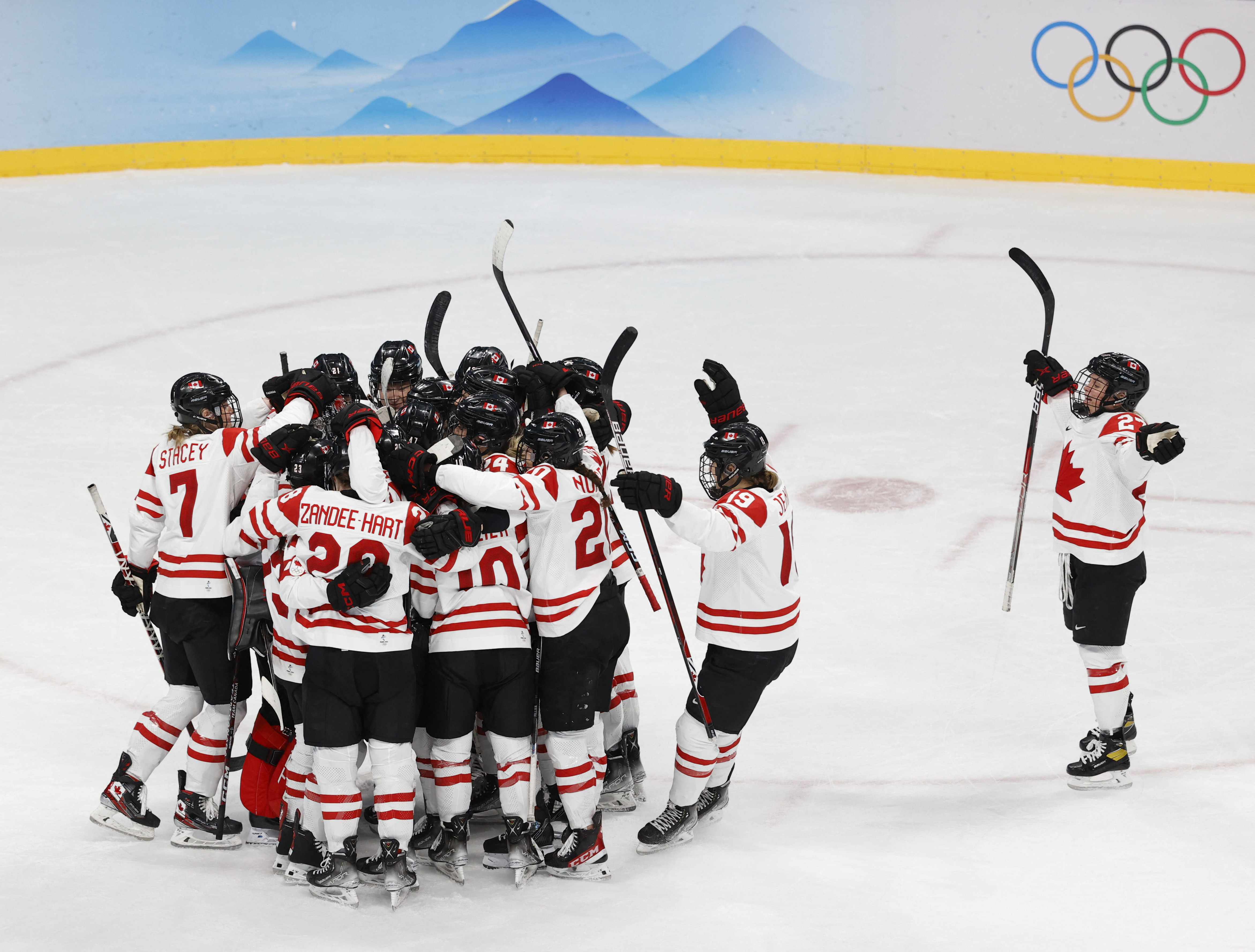 Canada Beats U S 4 2 In Women S Hockey As Goalie Desbiens Sets Canadian Olympic Record For Saves The Globe And Mail