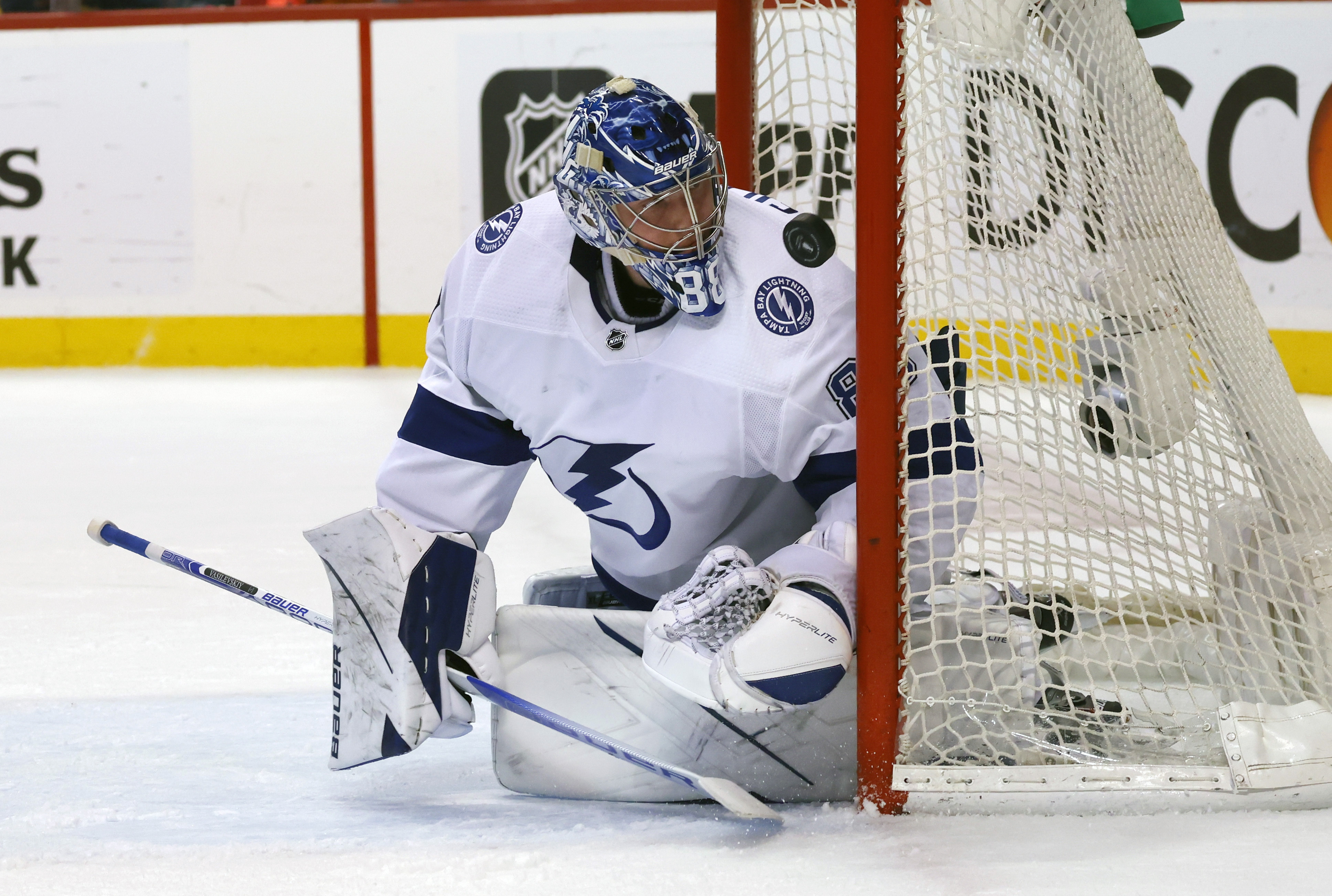 Lightning strike first against Panthers, win 4-1 in Game 1