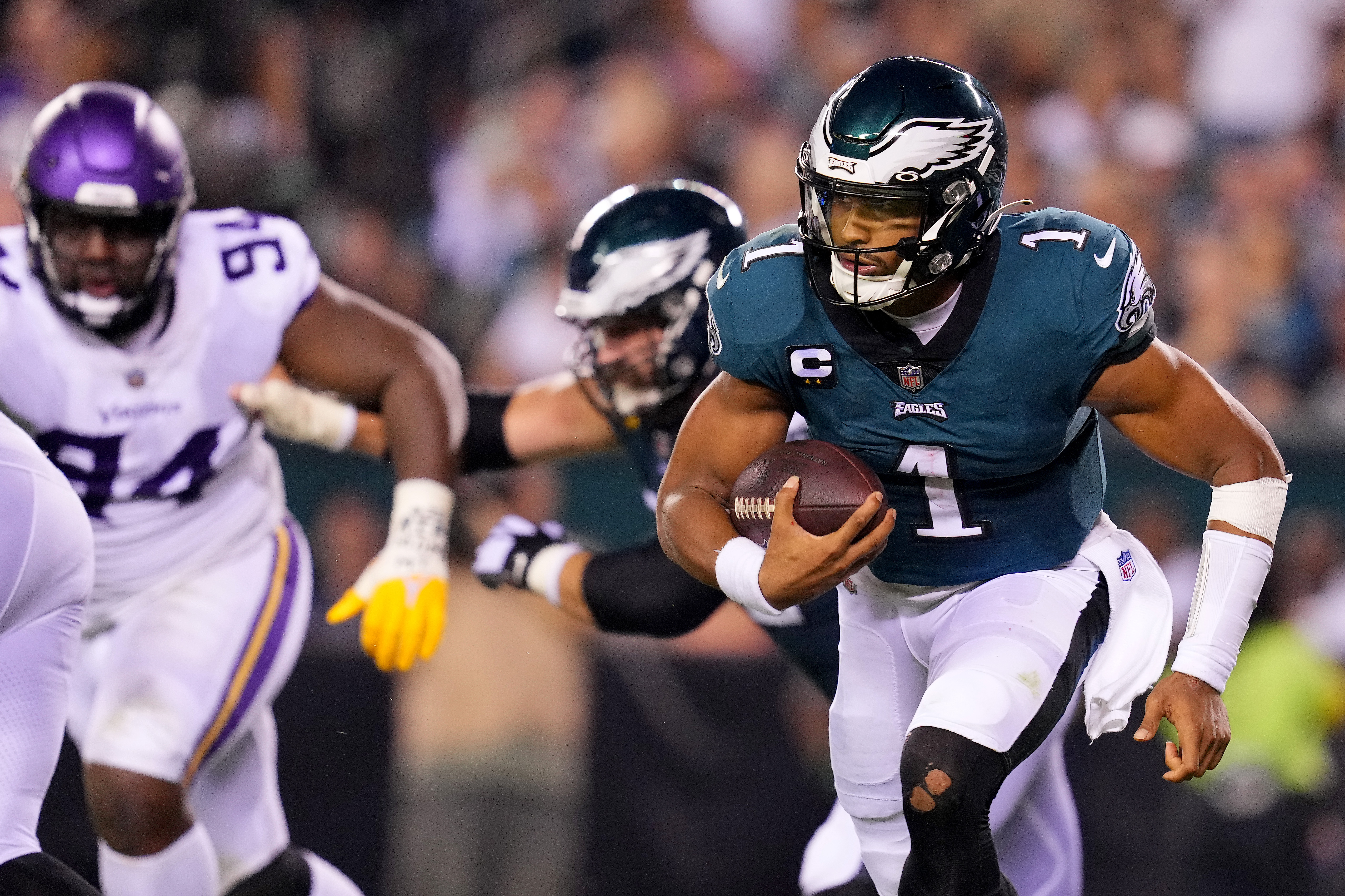 Eagles QB Jalen Hurts dominant in 24-7 win over Vikings