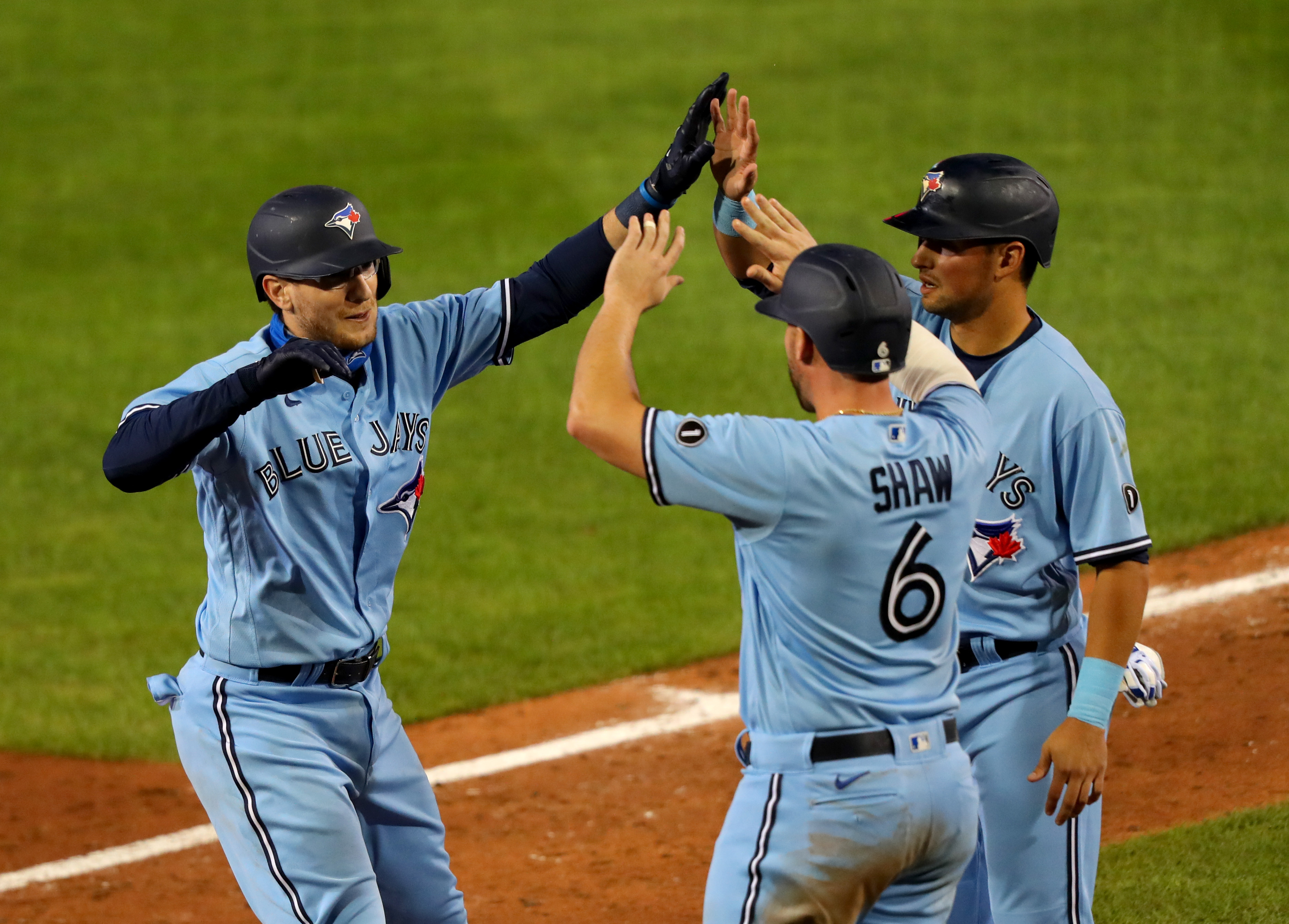 Blue Jays catcher Danny Jansen put on IL with oblique strain