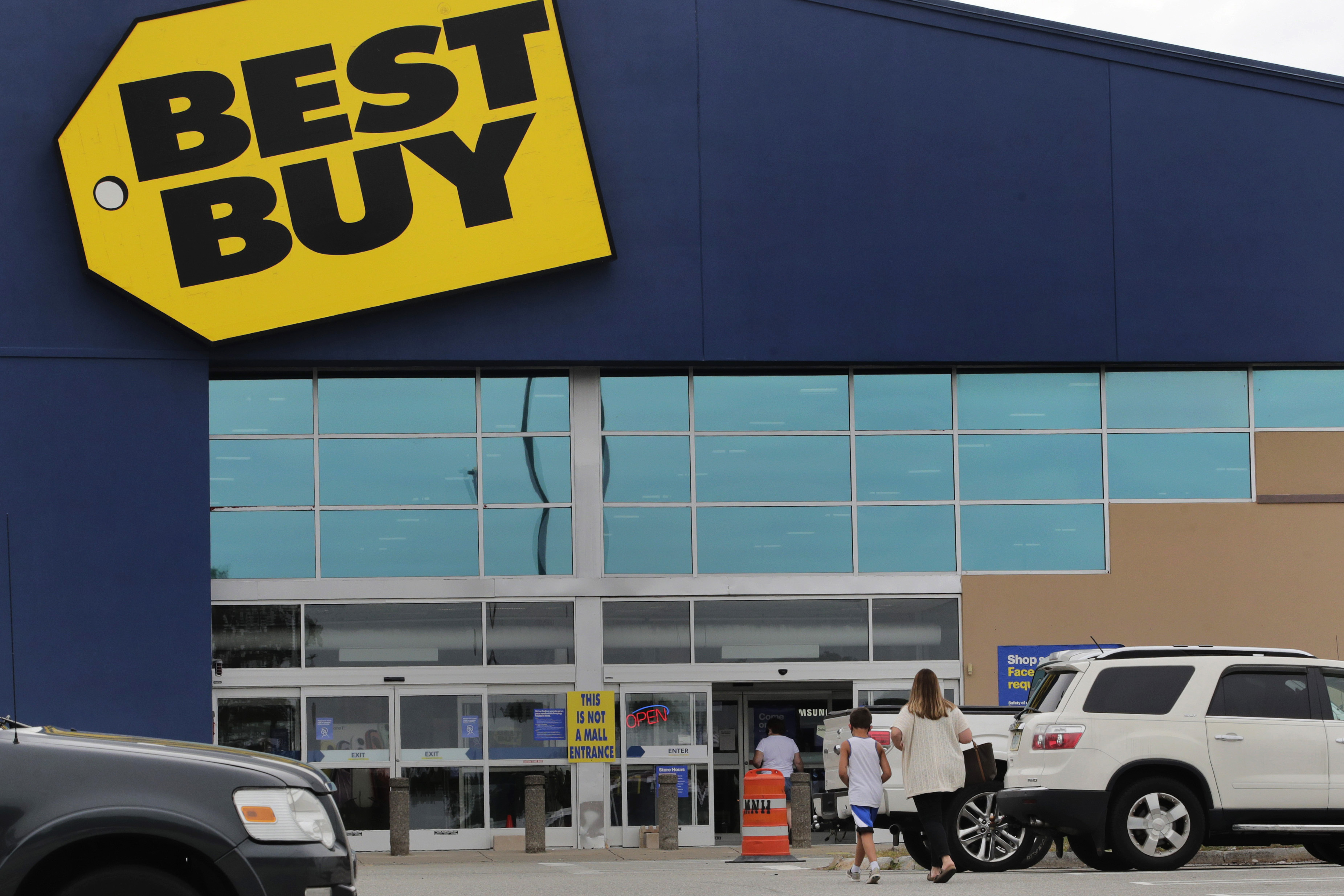 Best Buy signals more pain for electronics retailers with muted