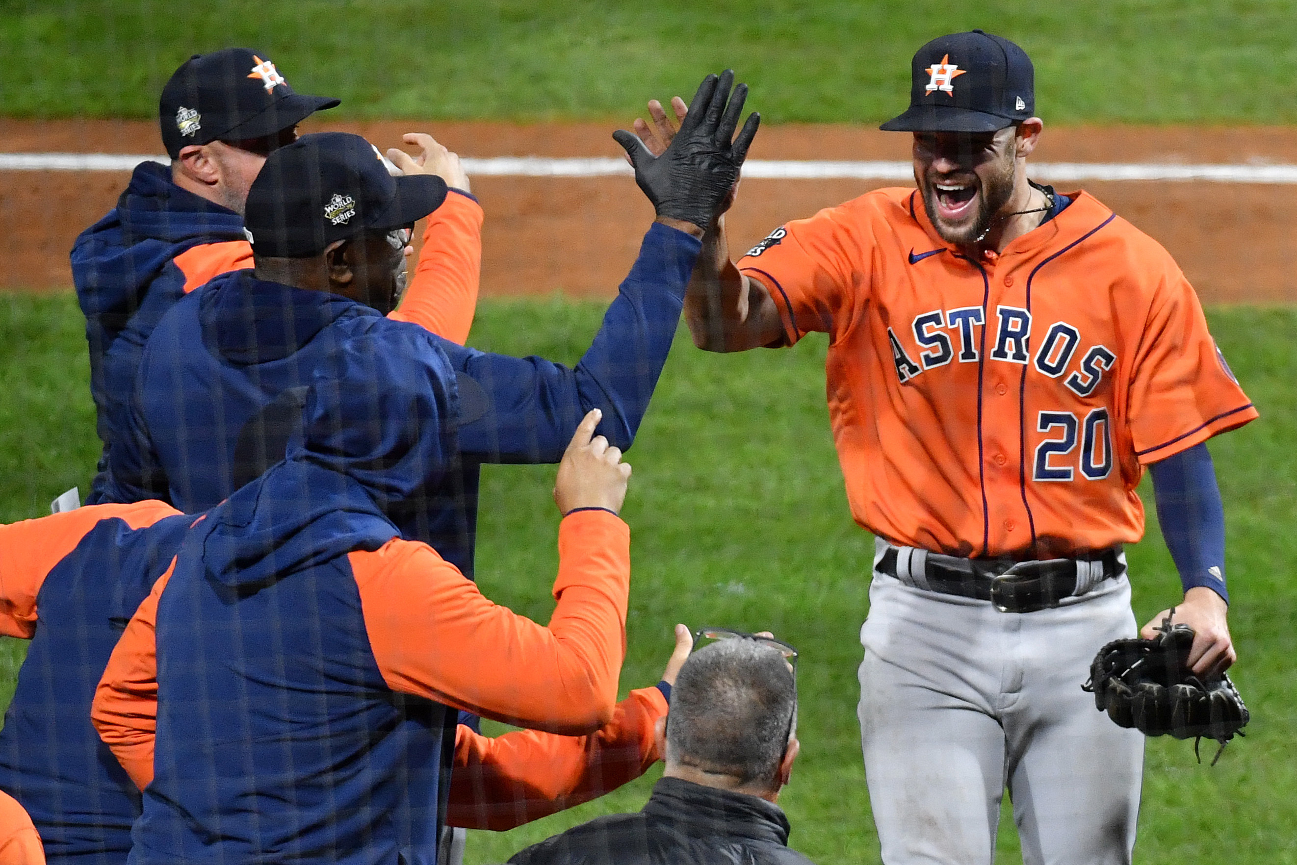 Justin Verlander gets World Series win, Astros lead Phillies 3-2