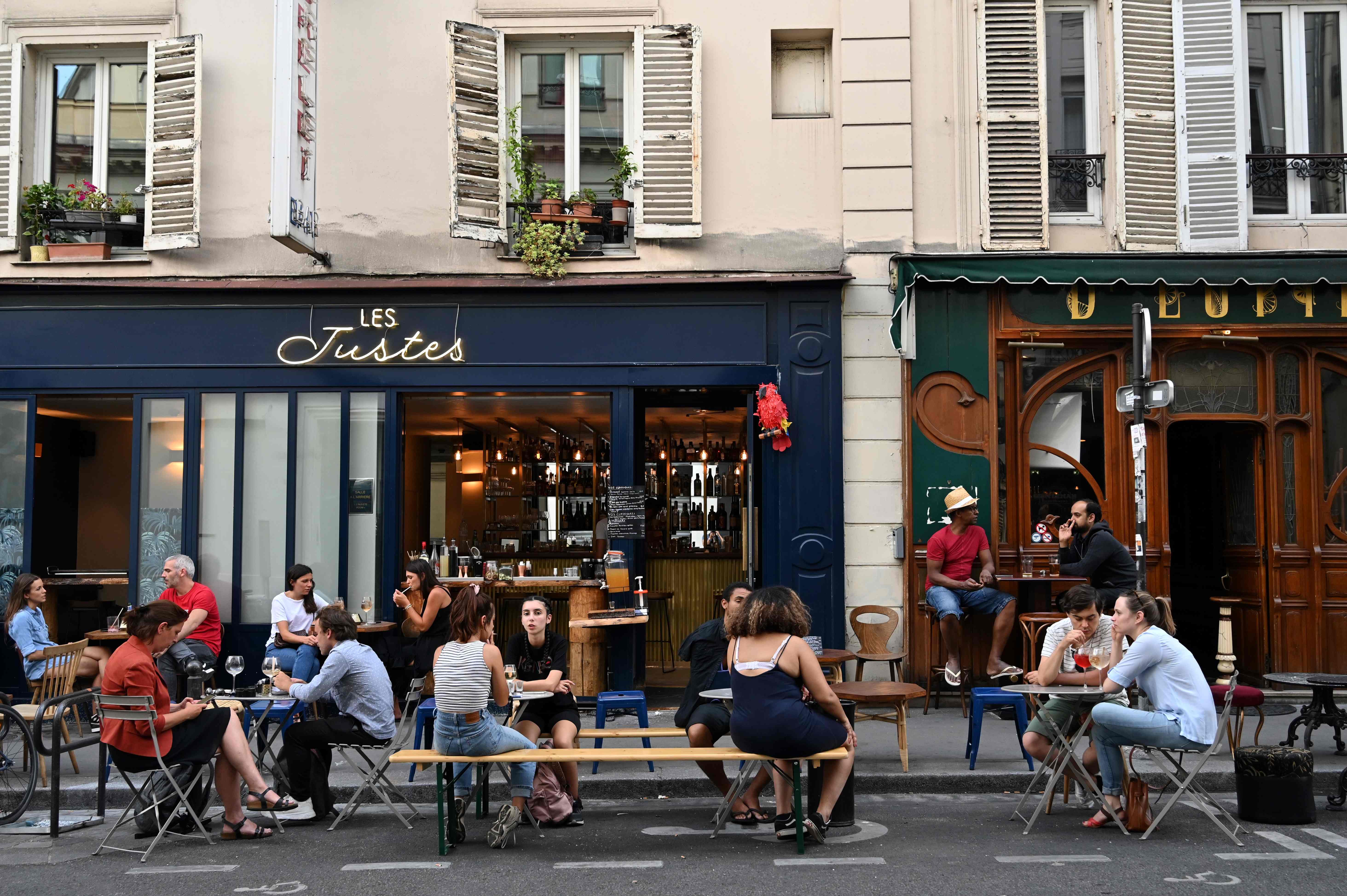 Crowds pack Paris restaurants, cafes as they reopen for outdoor service ...