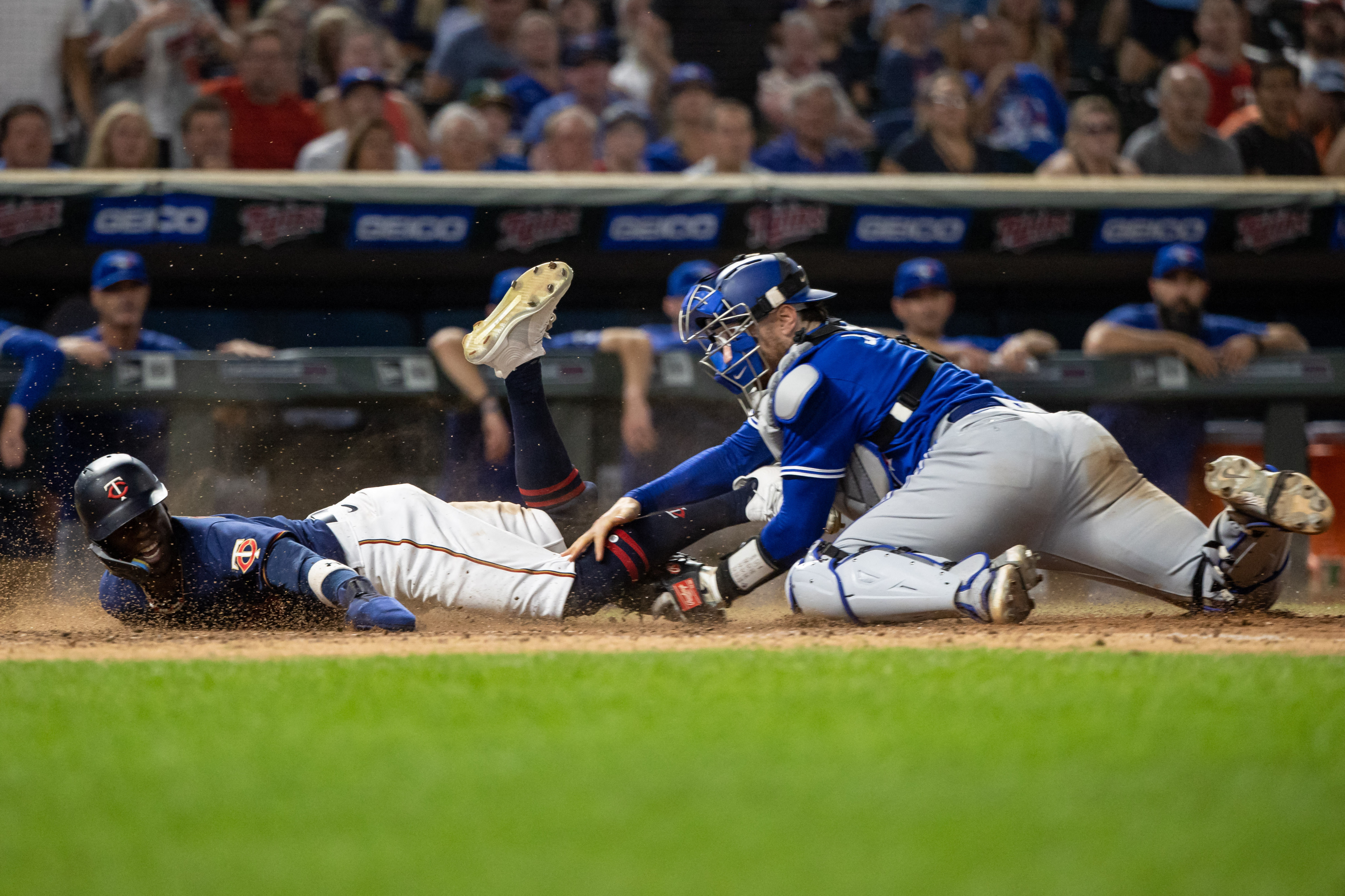 Jays' miscues lead to Gordon run in 10th, Twins win 6-5