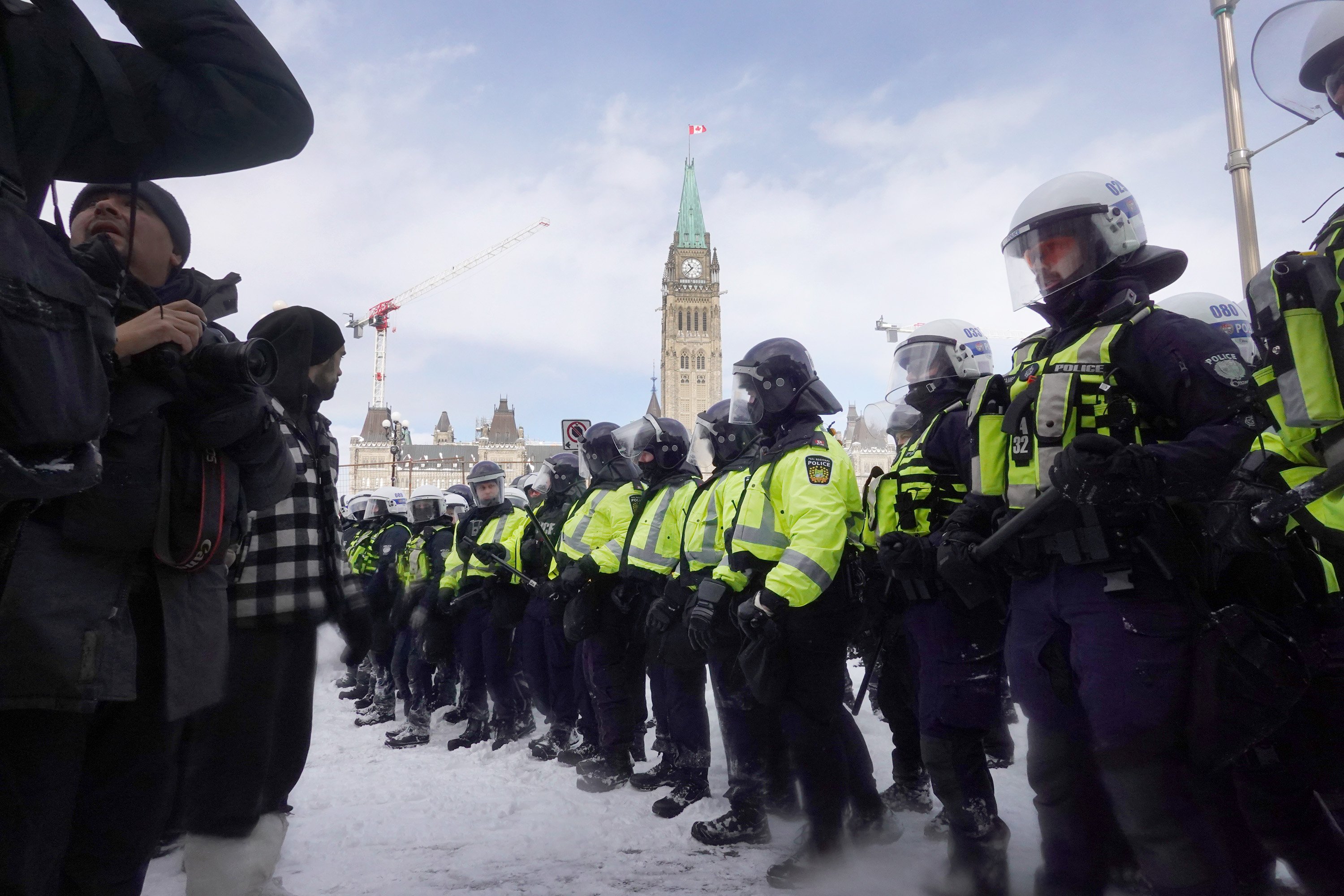 In Photos: Police Continue To Clear Convoy Demonstrators In Ottawa On ...