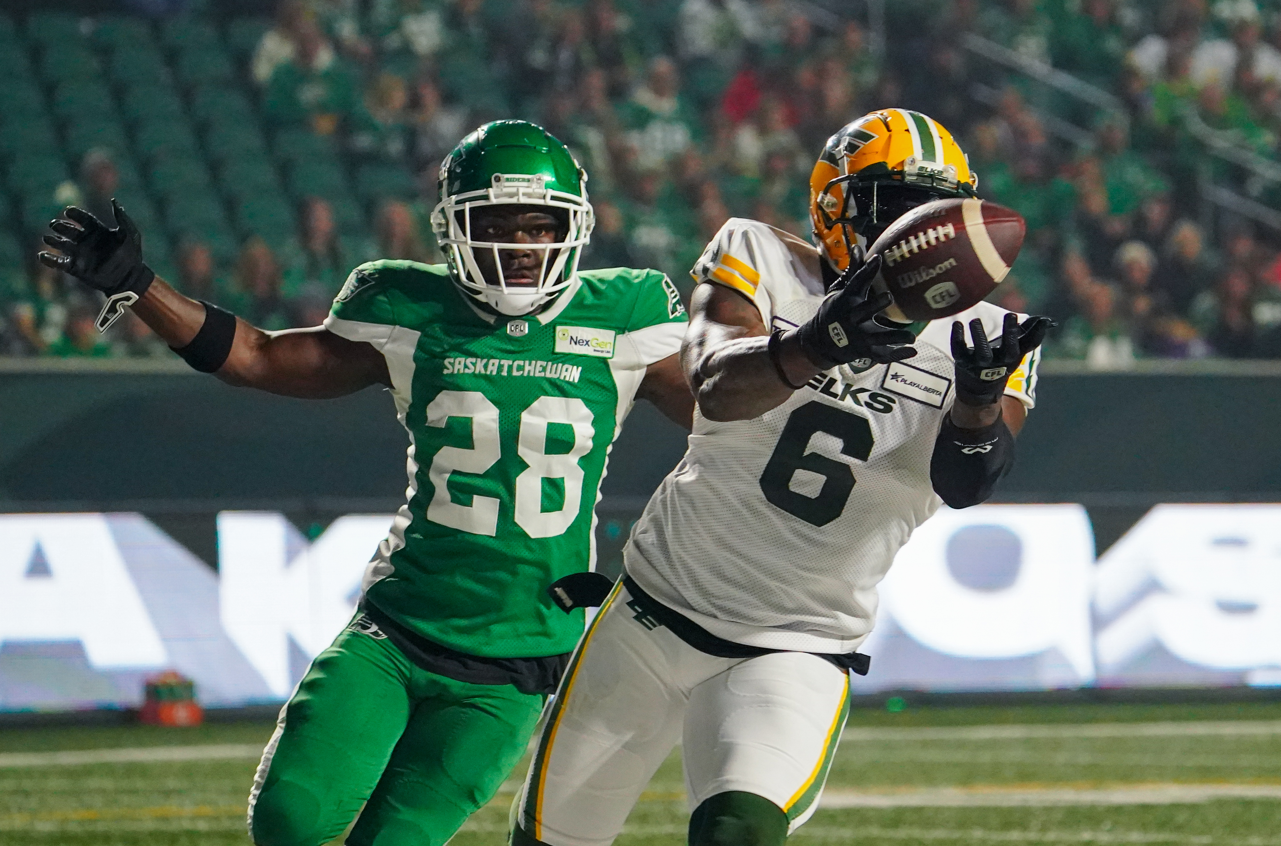 Surging Elks rally with late Ford touchdown to tip Roughriders 36-27 - The  Globe and Mail