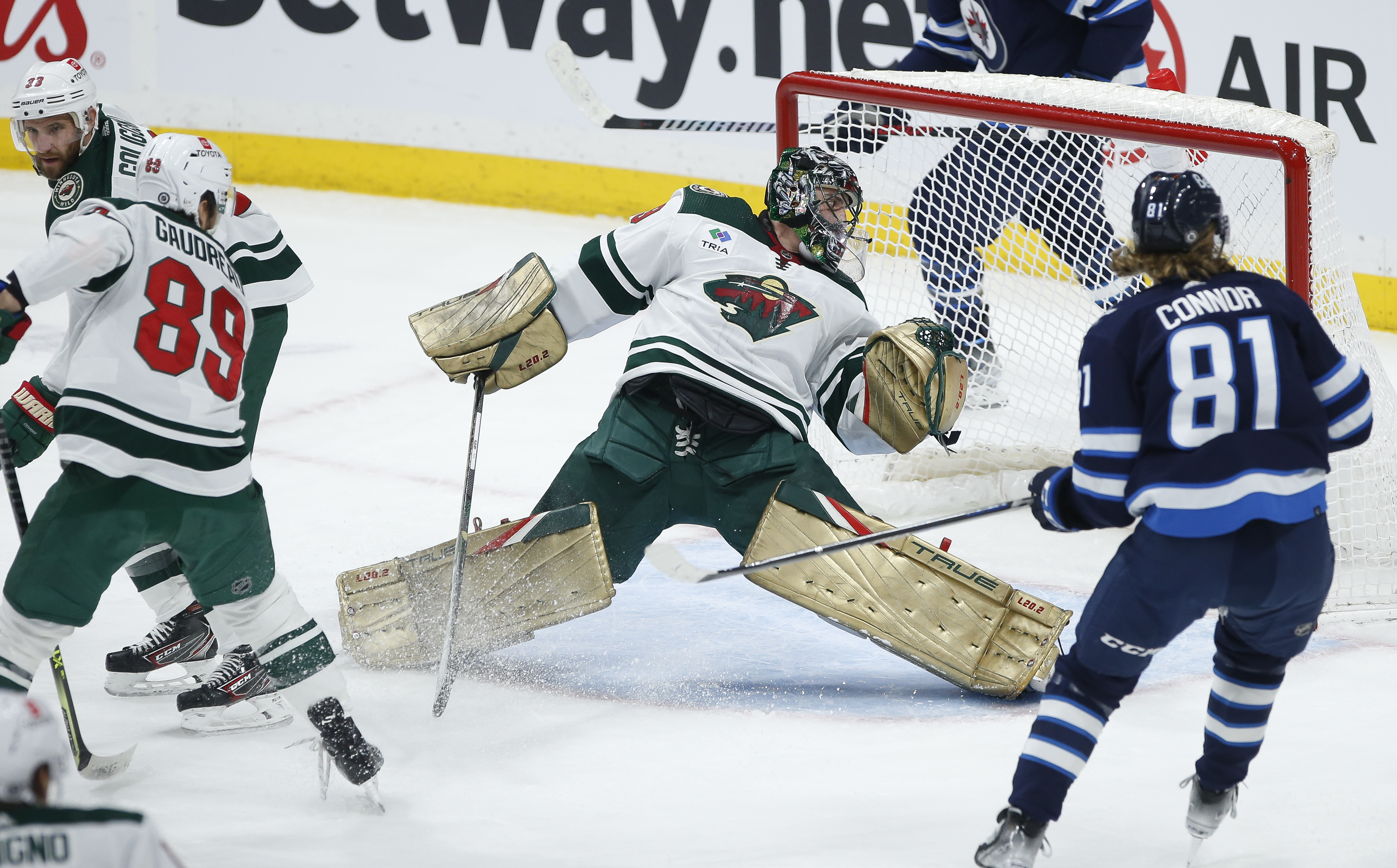 Fleury's 46-save effort leads Wild to 4-2 victory over reeling