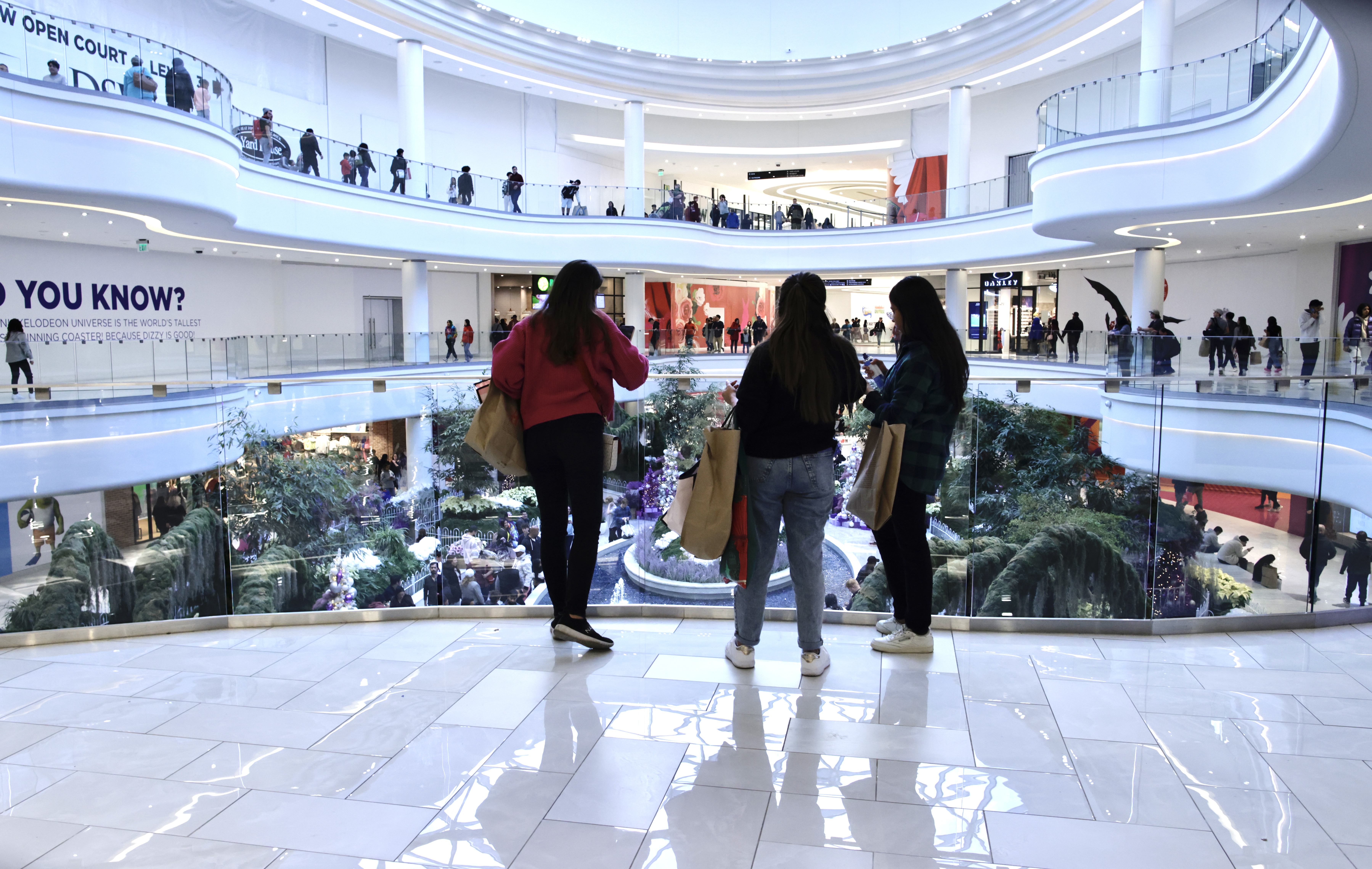 . consumer spending solid in October; weekly unemployment claims fall -  The Globe and Mail