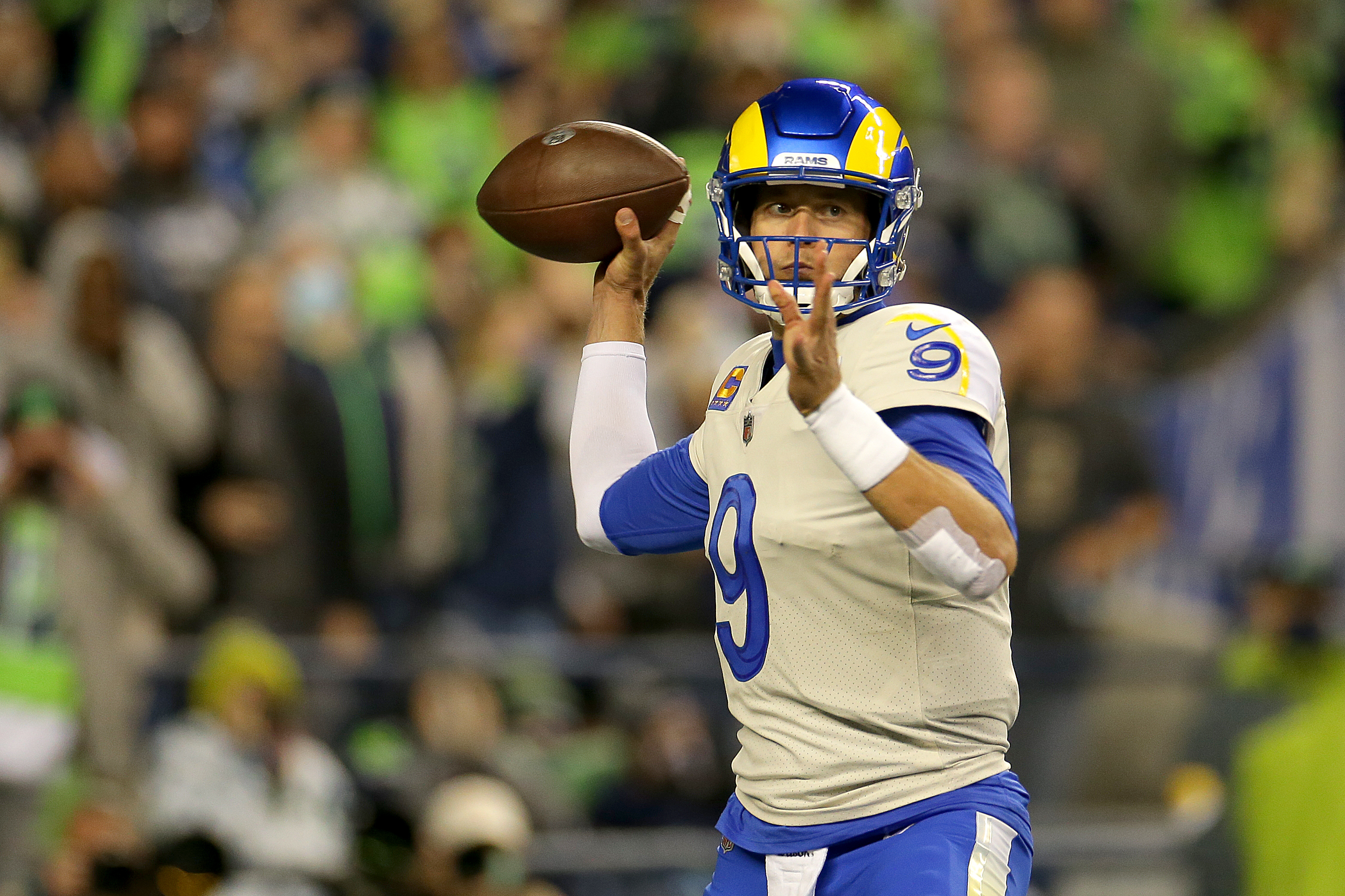 Stafford, Rams beat Seahawks 26-17; Wilson injures finger