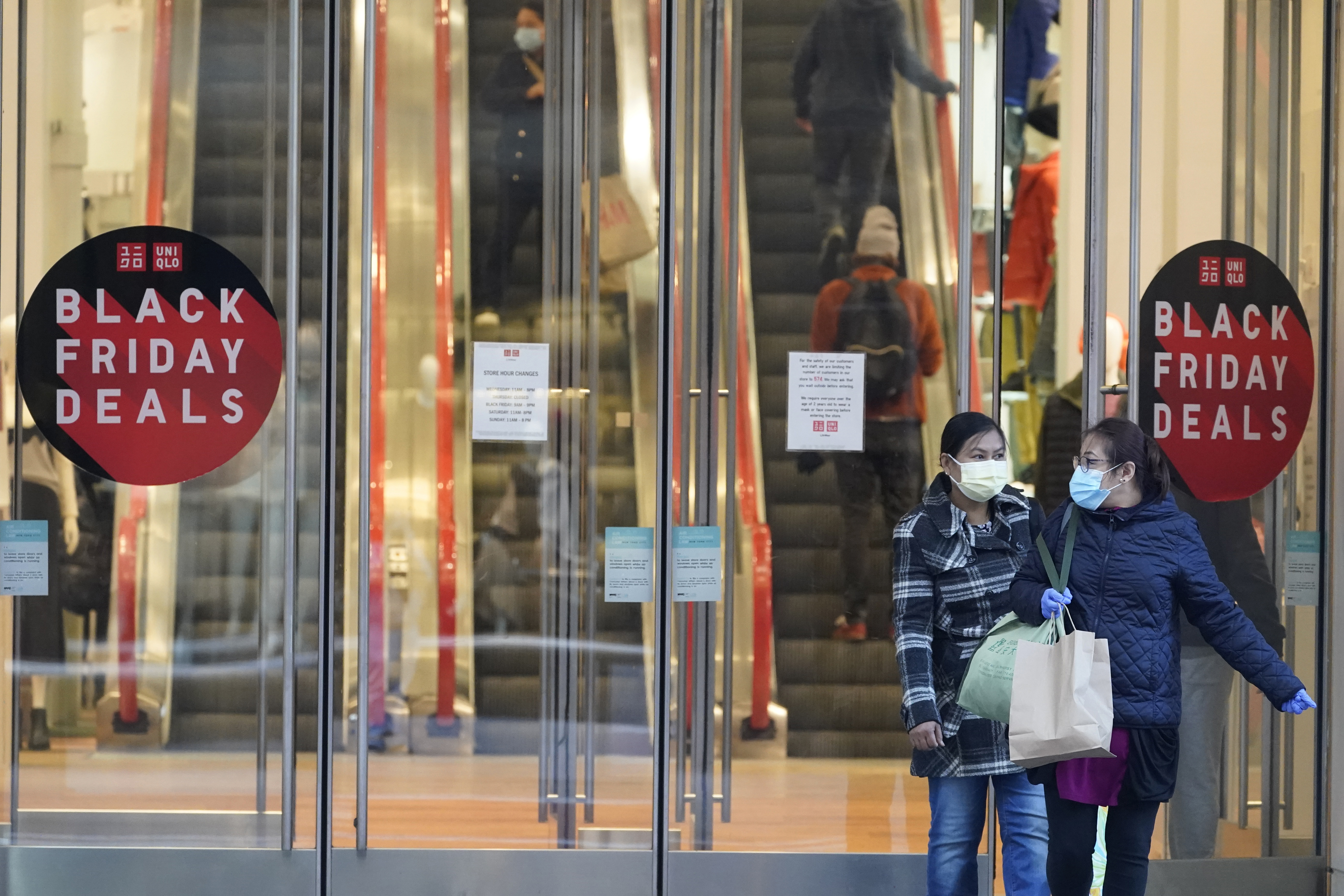 UNIQLO's New York Flagship Store Enhances Shopping Experience with Digital  Signage