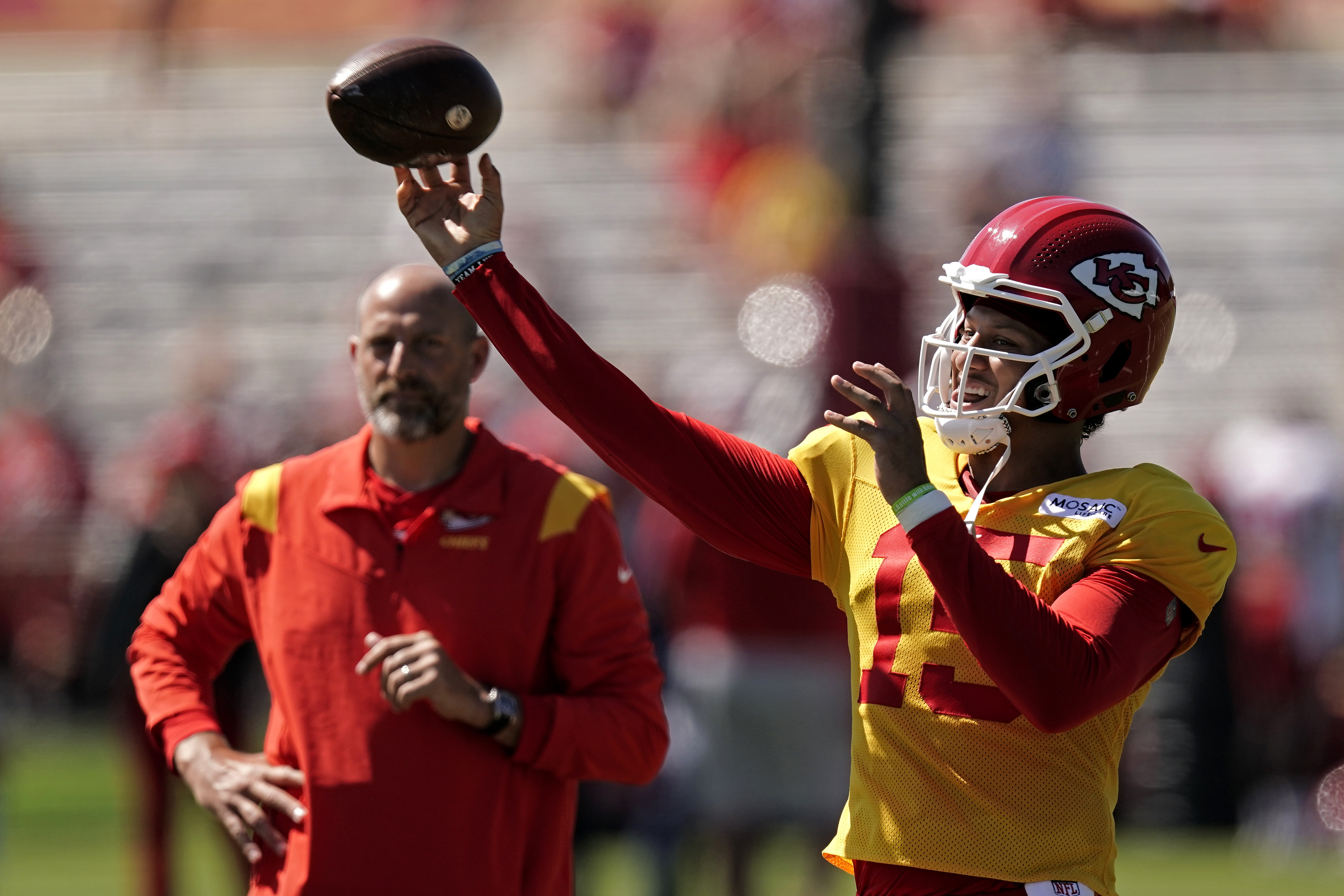 Chiefs' Mahomes to buck NFL trend, play preseason opener