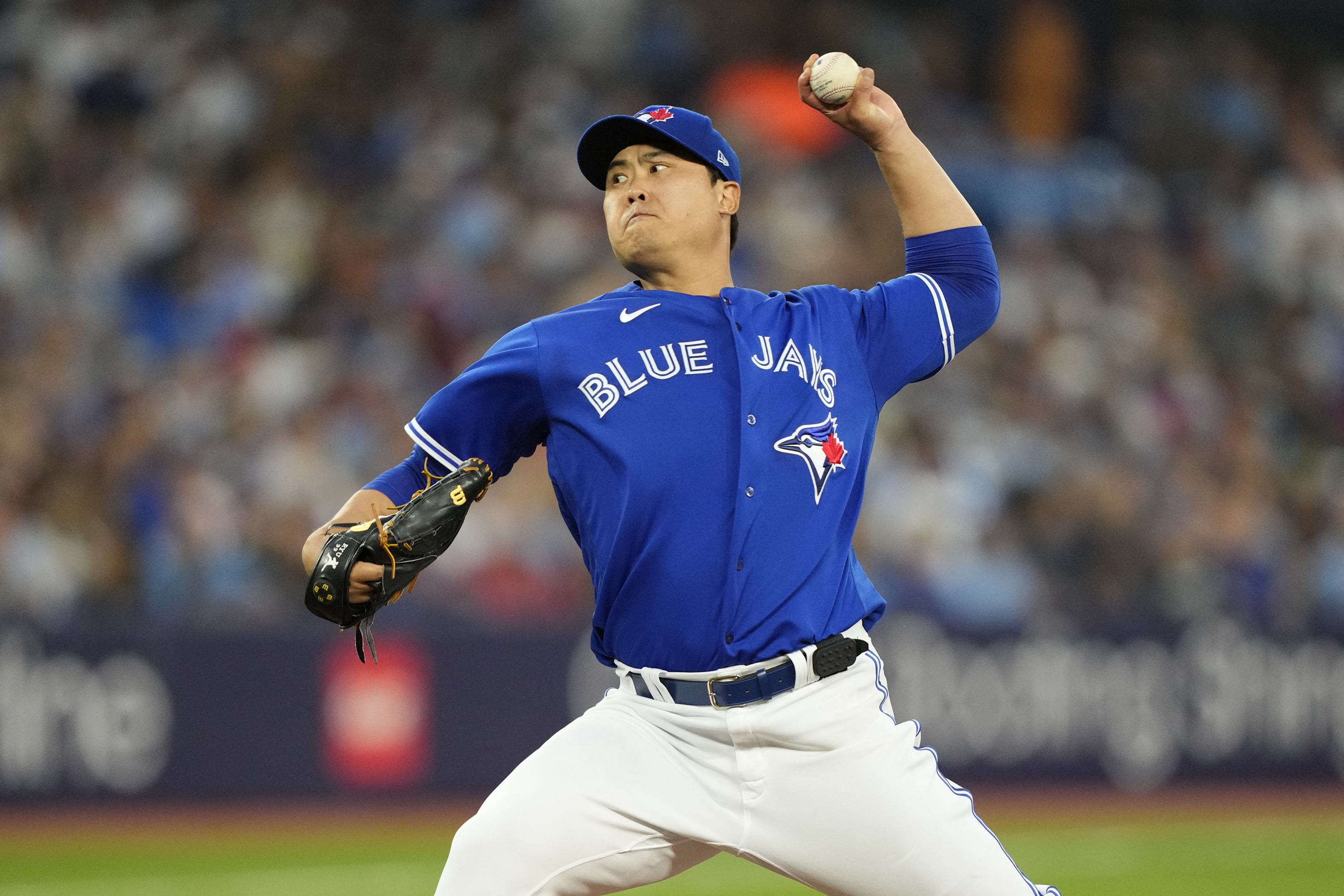 Toronto's Korean community excited after Blue Jays sign star pitcher  Hyun-Jin Ryu