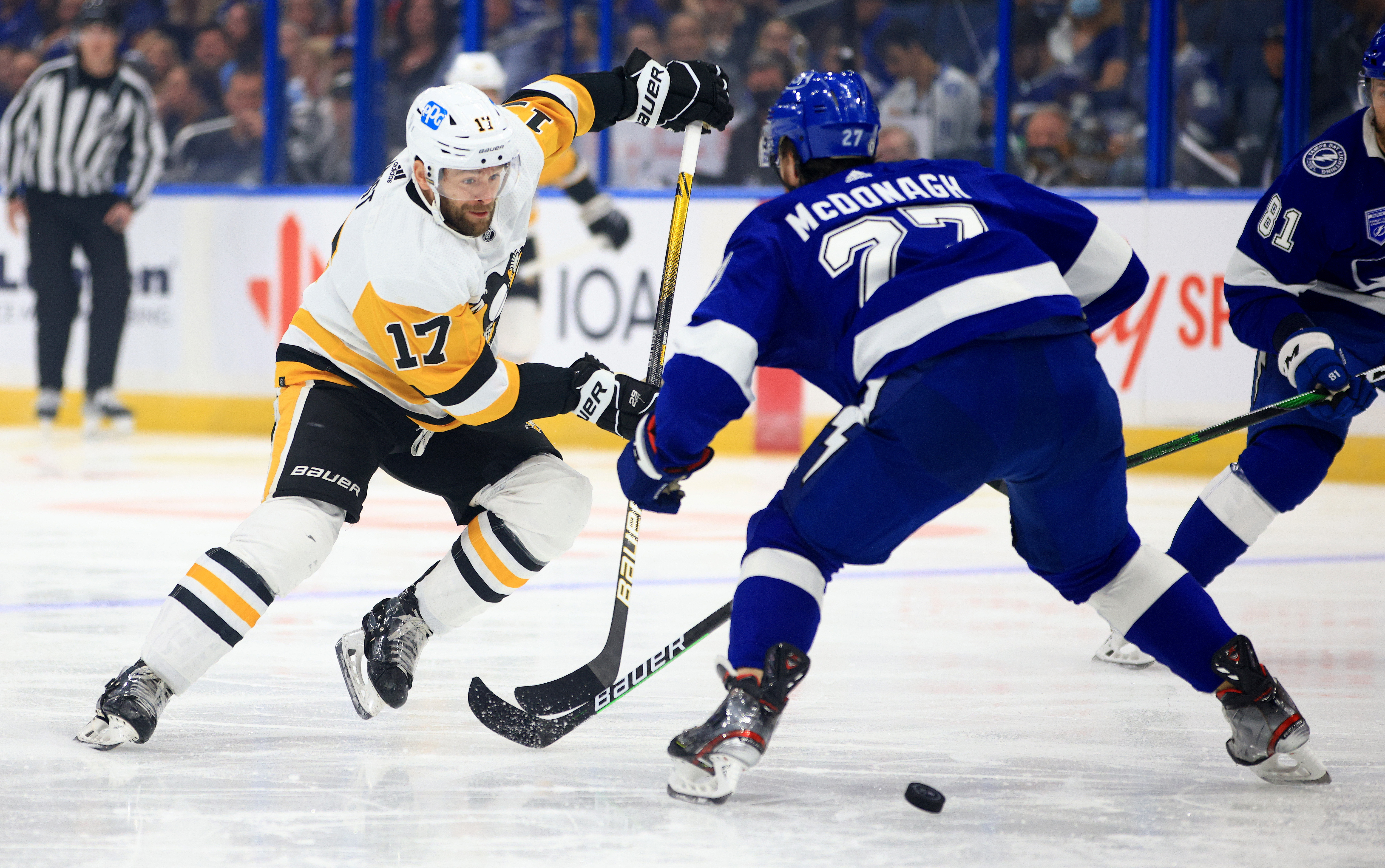 Penguins spoil Lightning's season opener 6-2