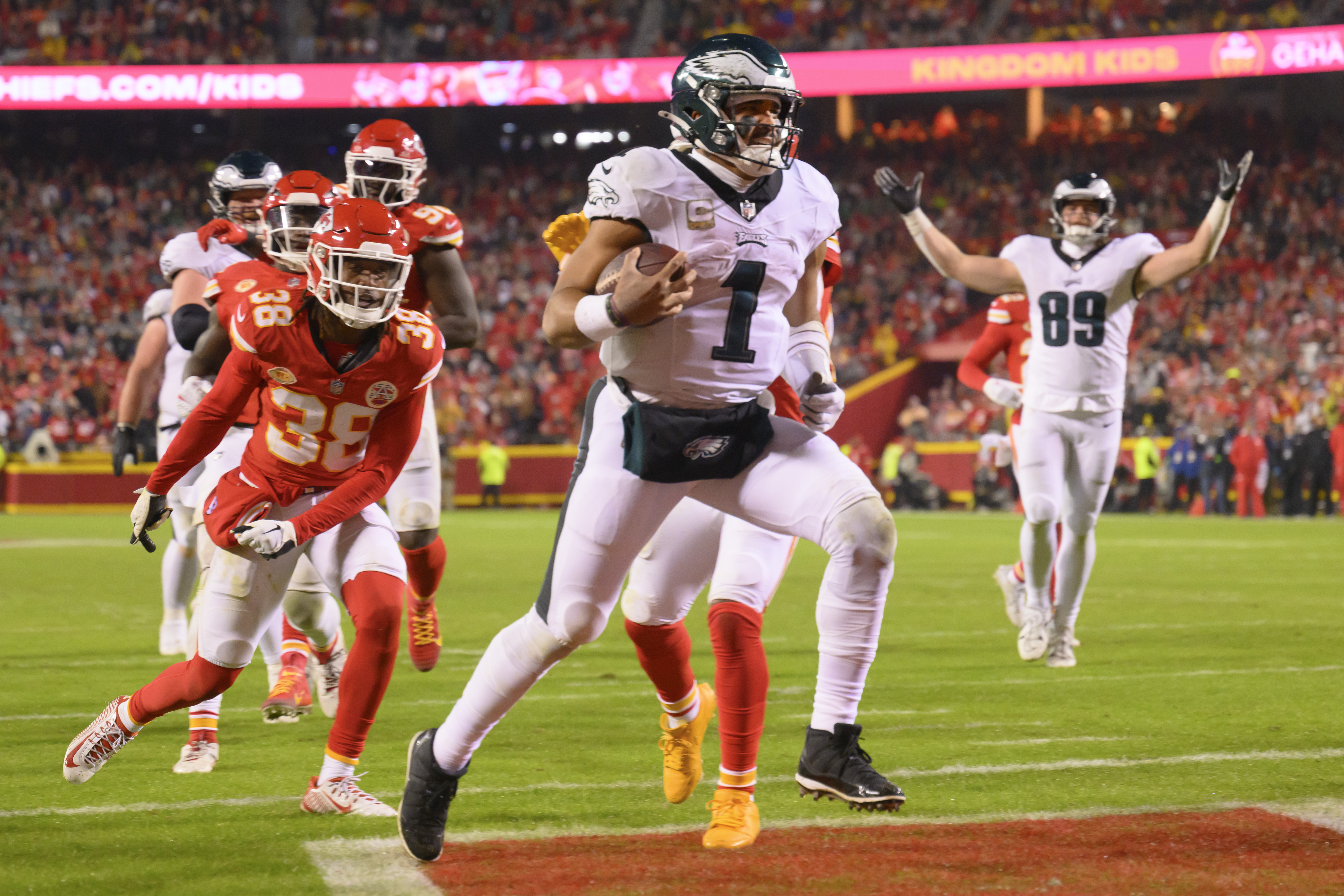 2023 Super Bowl: Patrick Mahomes and Chiefs rally to beat Eagles - Los  Angeles Times