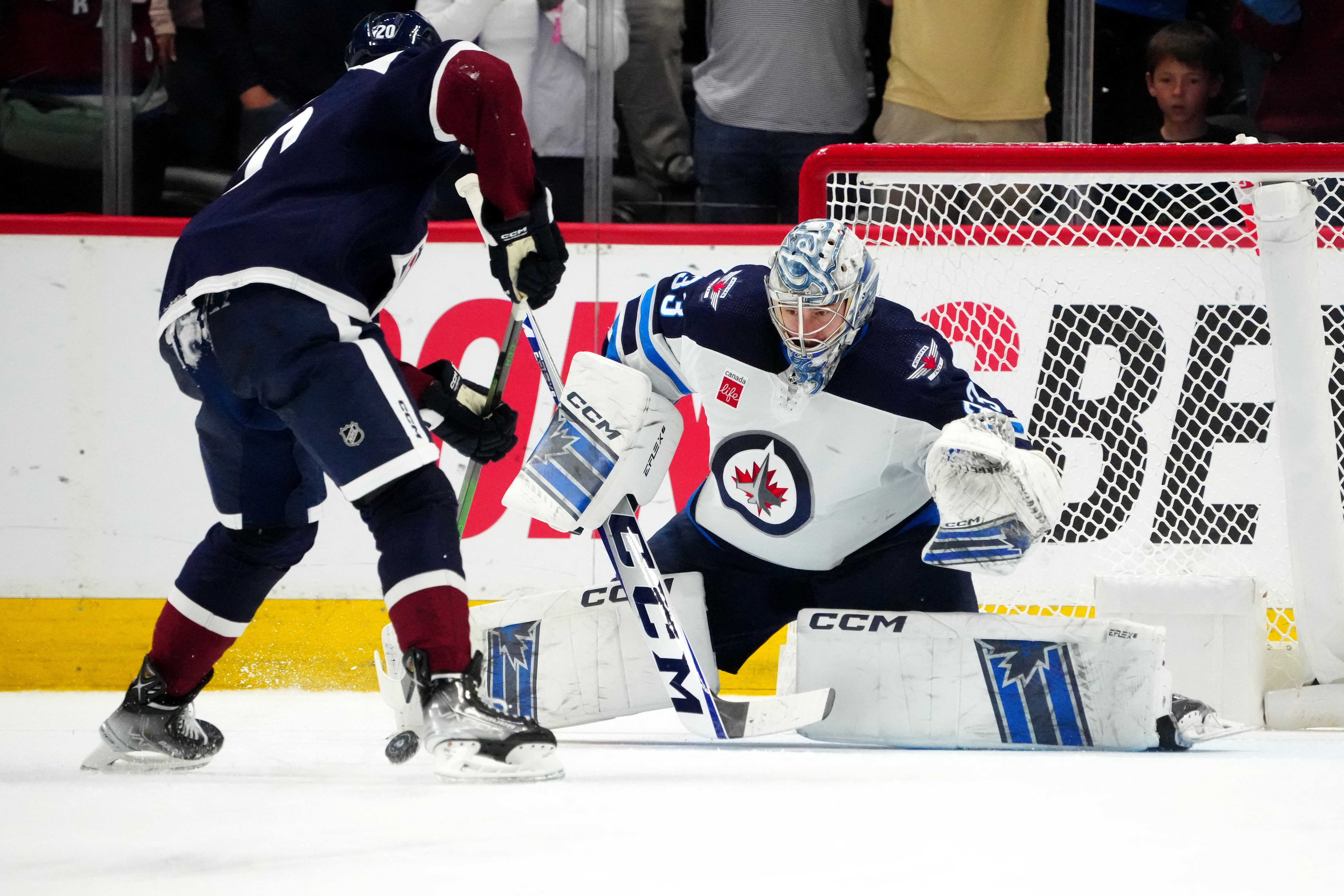 Avs beat Jets 4-2, remain in control of Central Division