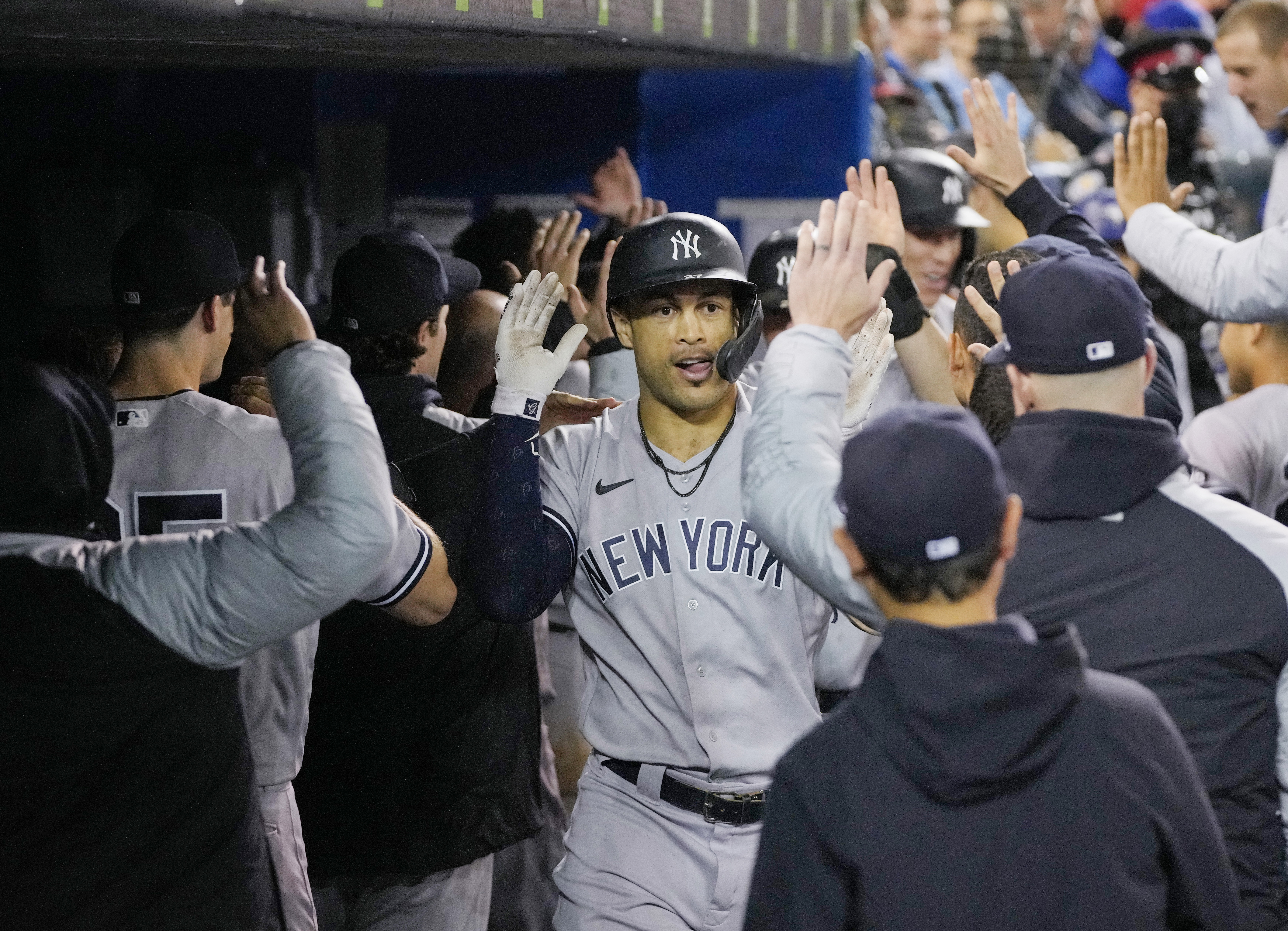Blue Jays fans should relish chance to hate Yankees, but leave the