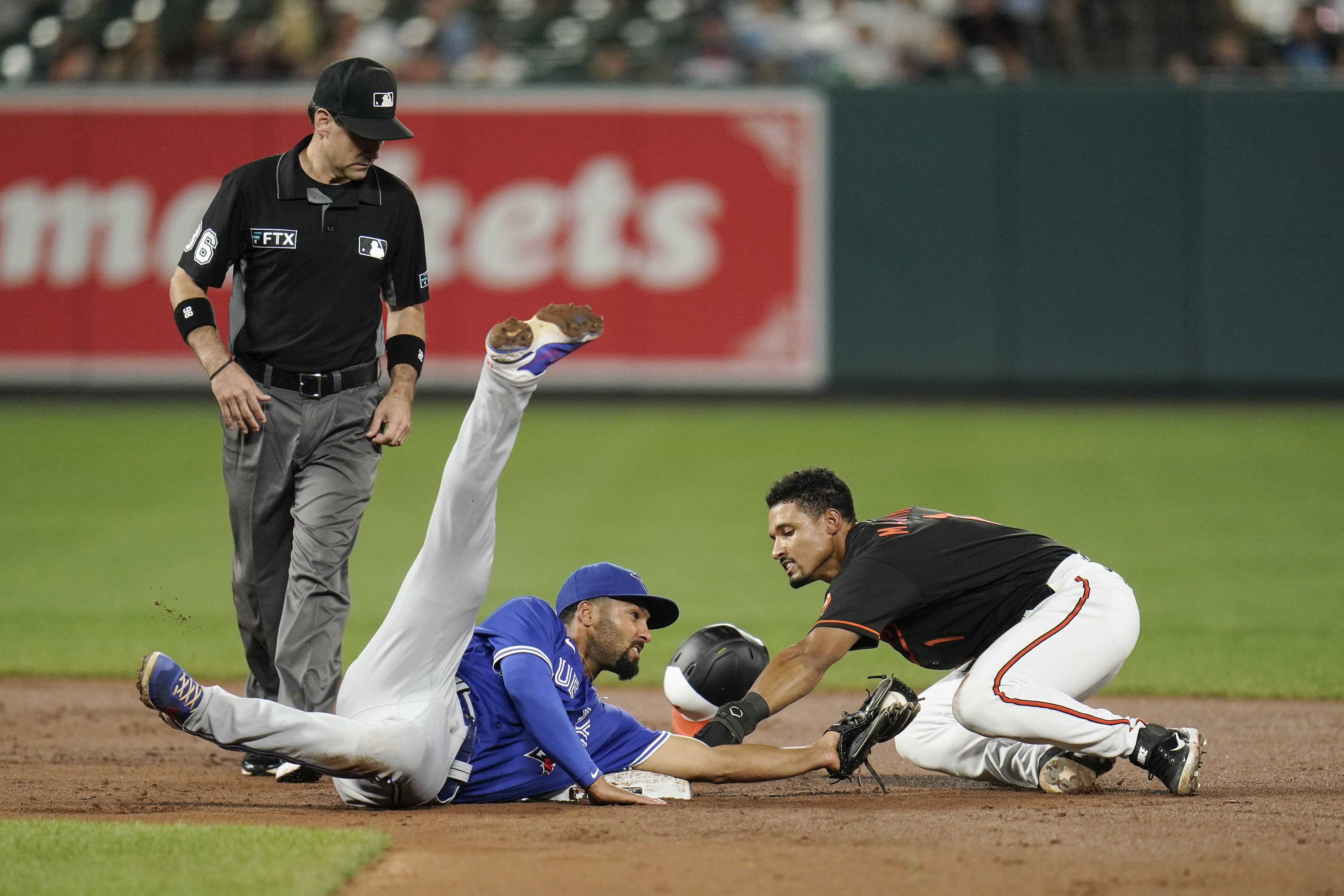 Orioles hit two homers off Ray, beat Blue Jays 6-3