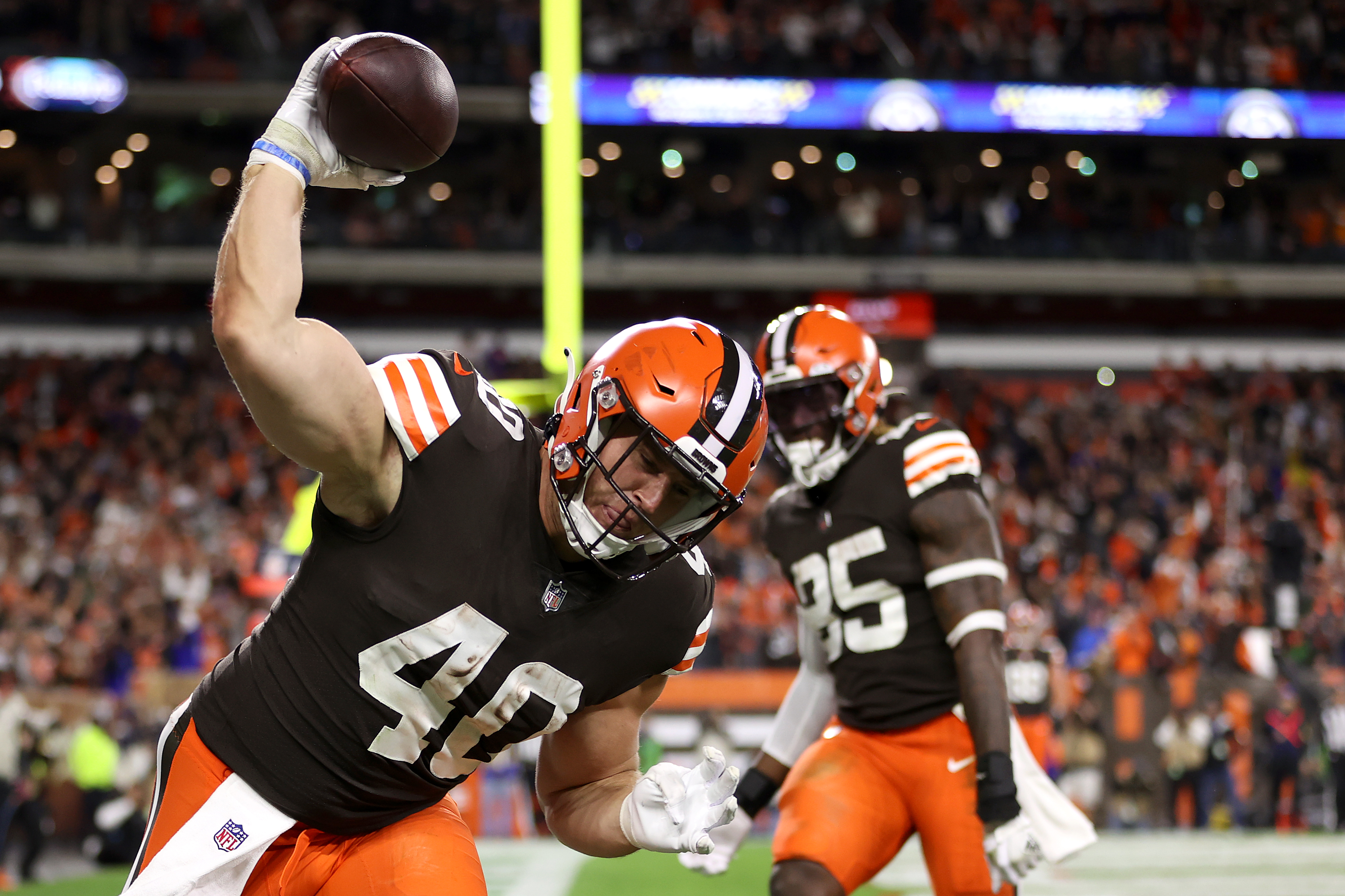 Keenum, 3rd-string back Johnson lead Browns past Broncos