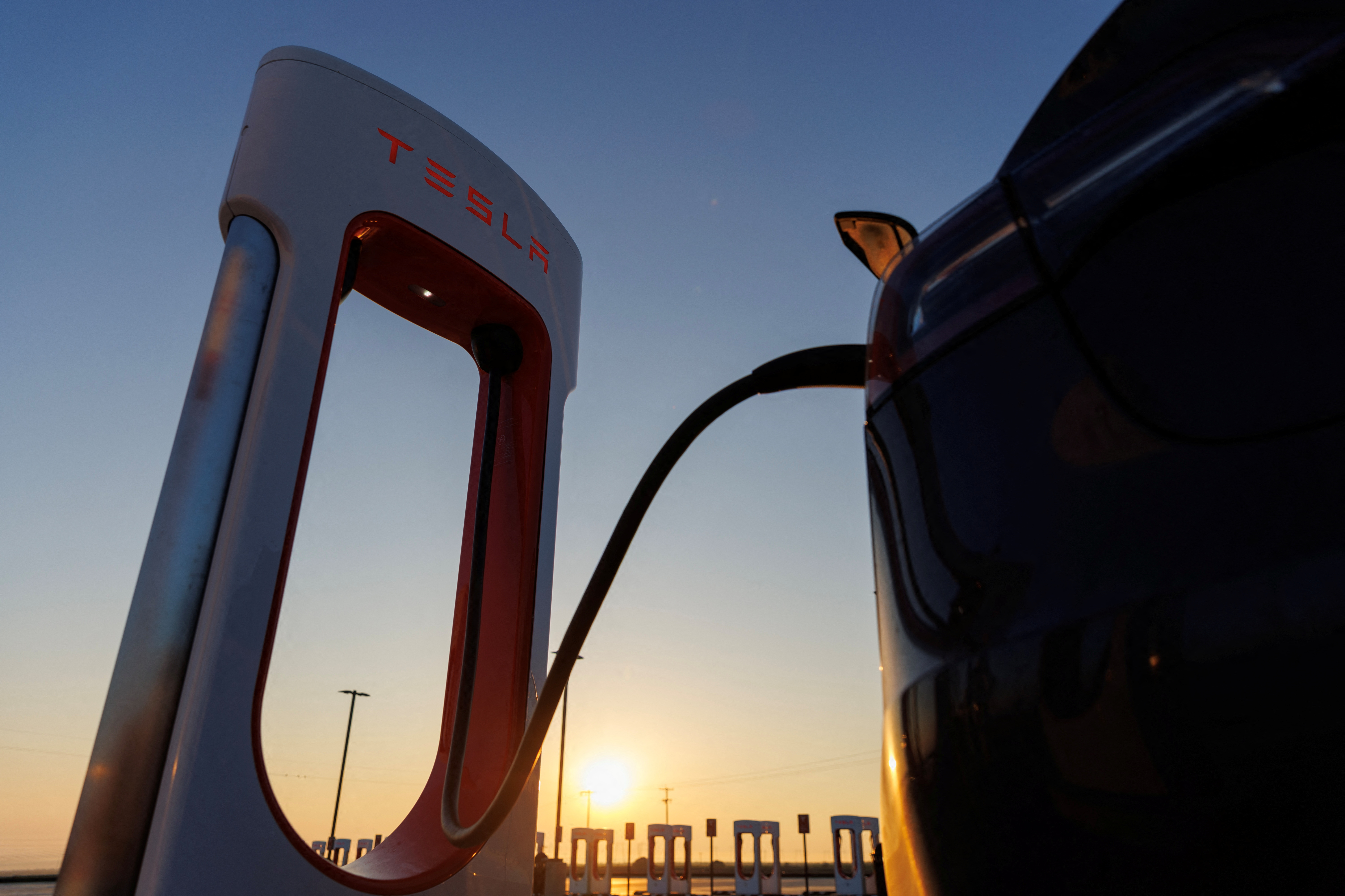 We Plugged a Ford, a Hyundai, and a VW into Tesla's Magic Dock  Superchargers. Only Two Vehicles Charged.