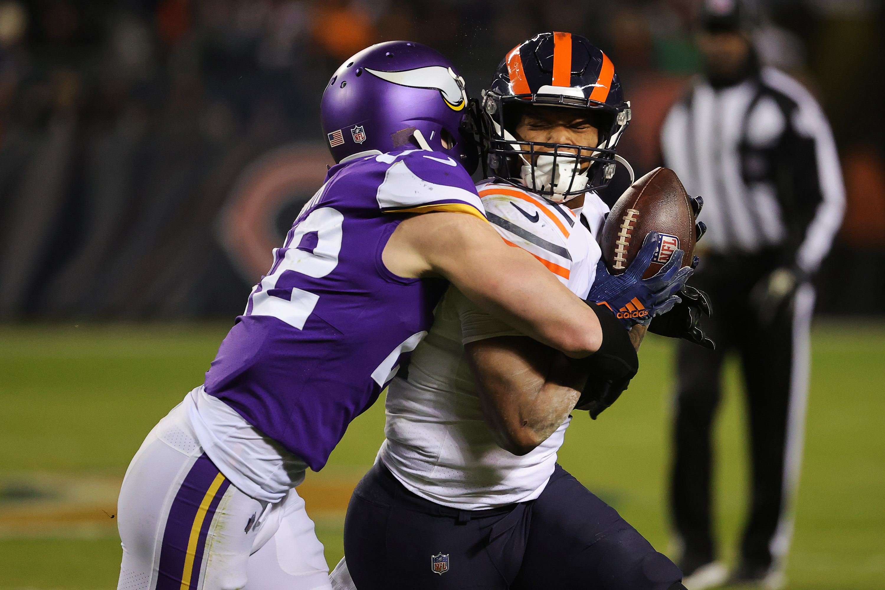 Vikings' Eric Kendricks ejected for helmet-to-helmet hit on Bears