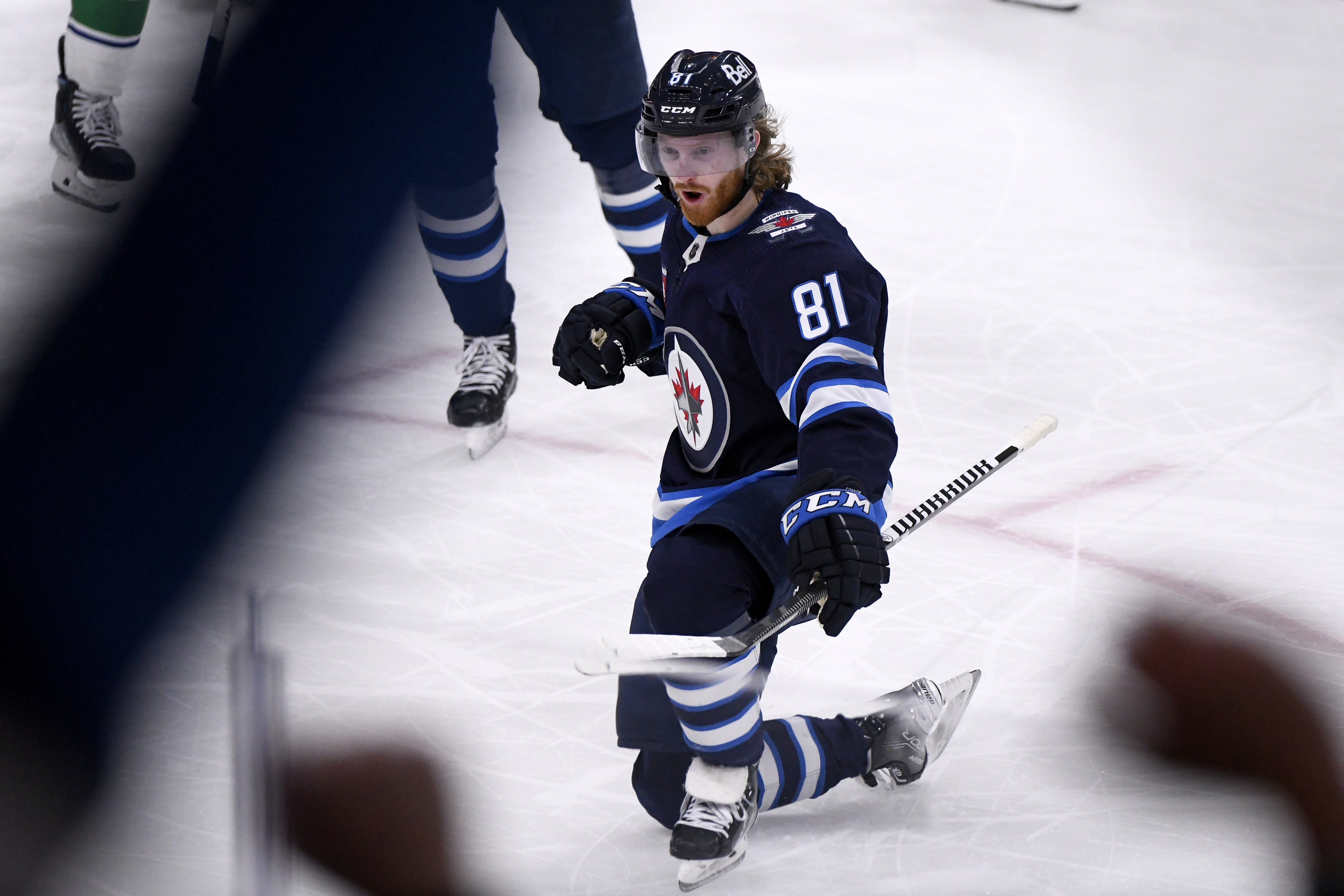 Winnipeg Jets beat Vancouver Canucks 4-2