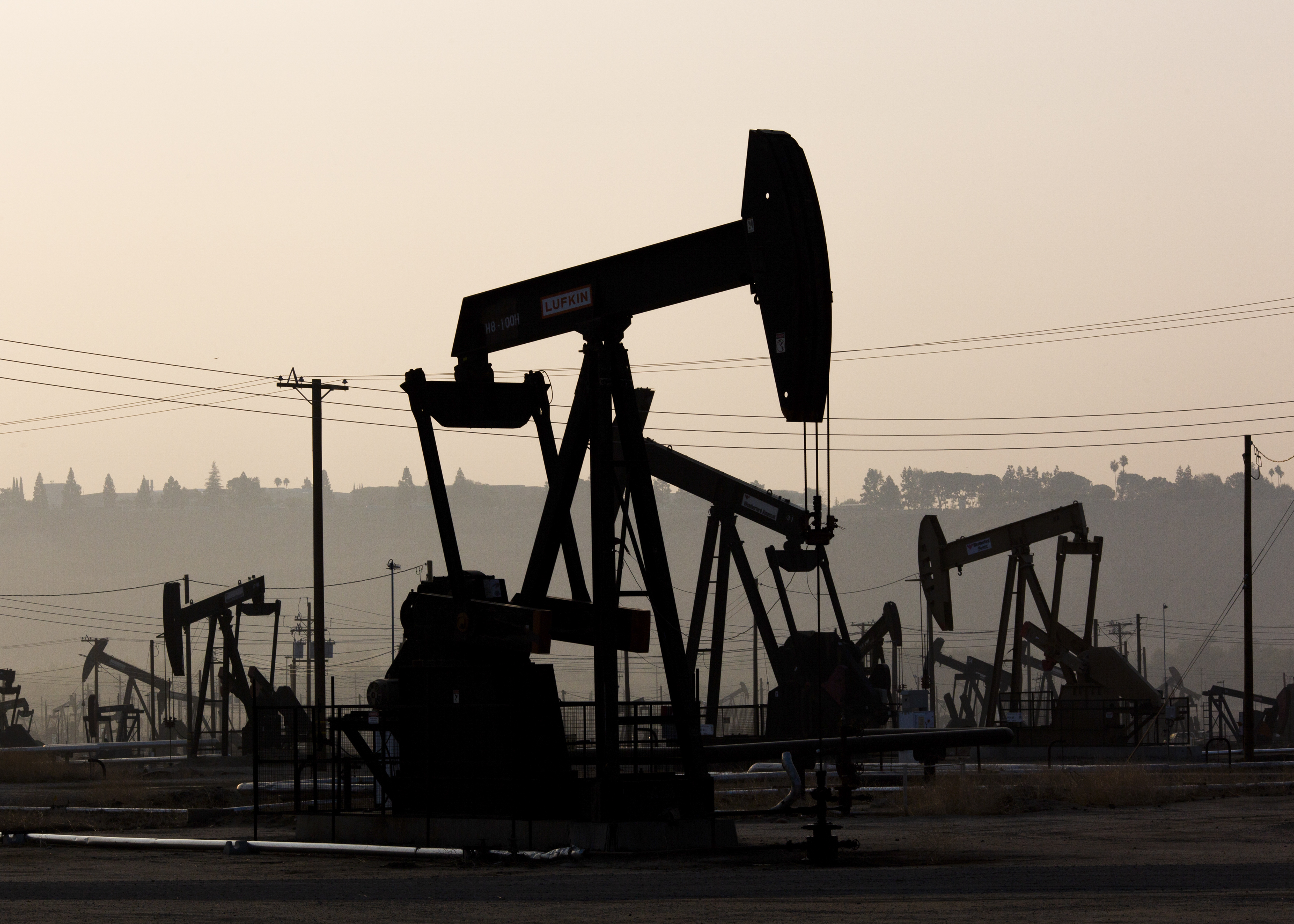 U.S. crude, gasoline stocks rise on weak demand