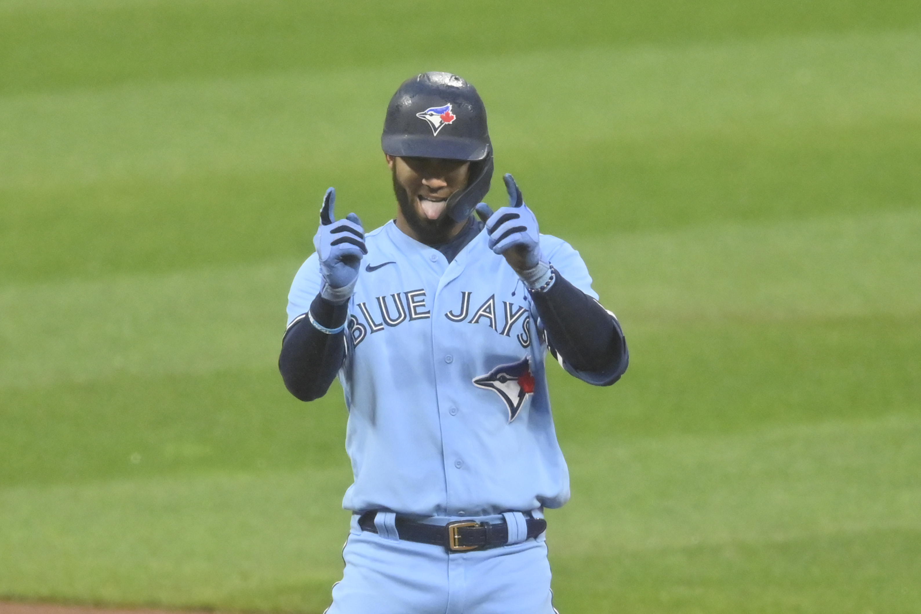 Blue Jays pound Indians, 11-2, in game shortened by bad weather