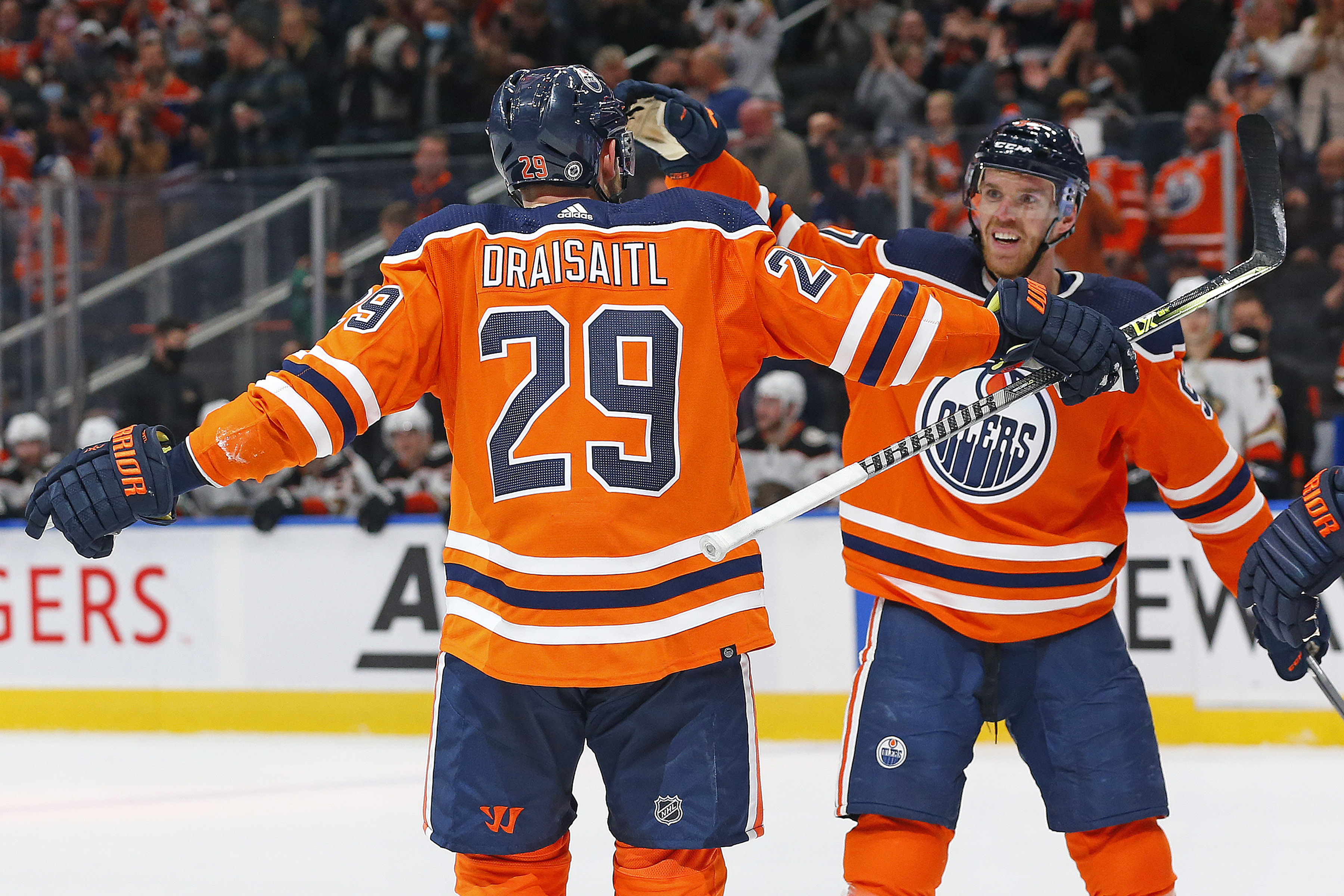 Draisaitl, McDavid goals lead Oilers past Flyers 3-0