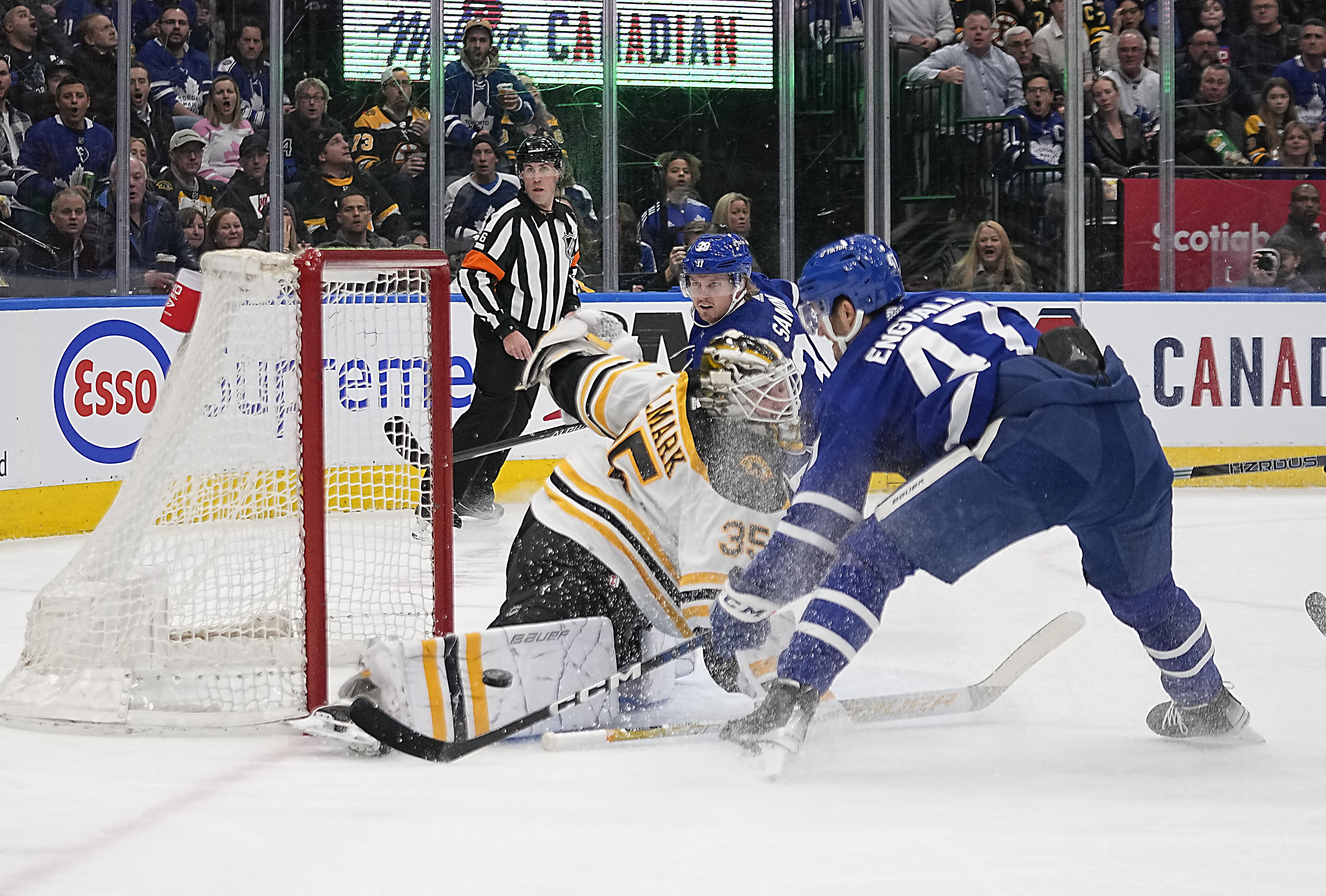 Maple Leafs take it outside - The Globe and Mail