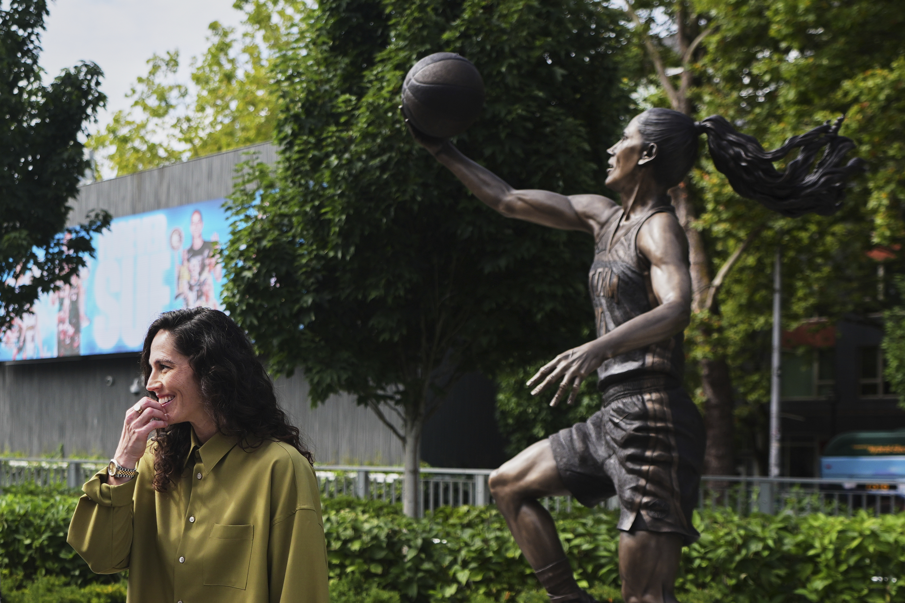 Sue Bird, 4-time WNBA champion, has statue unveiled in Seattle