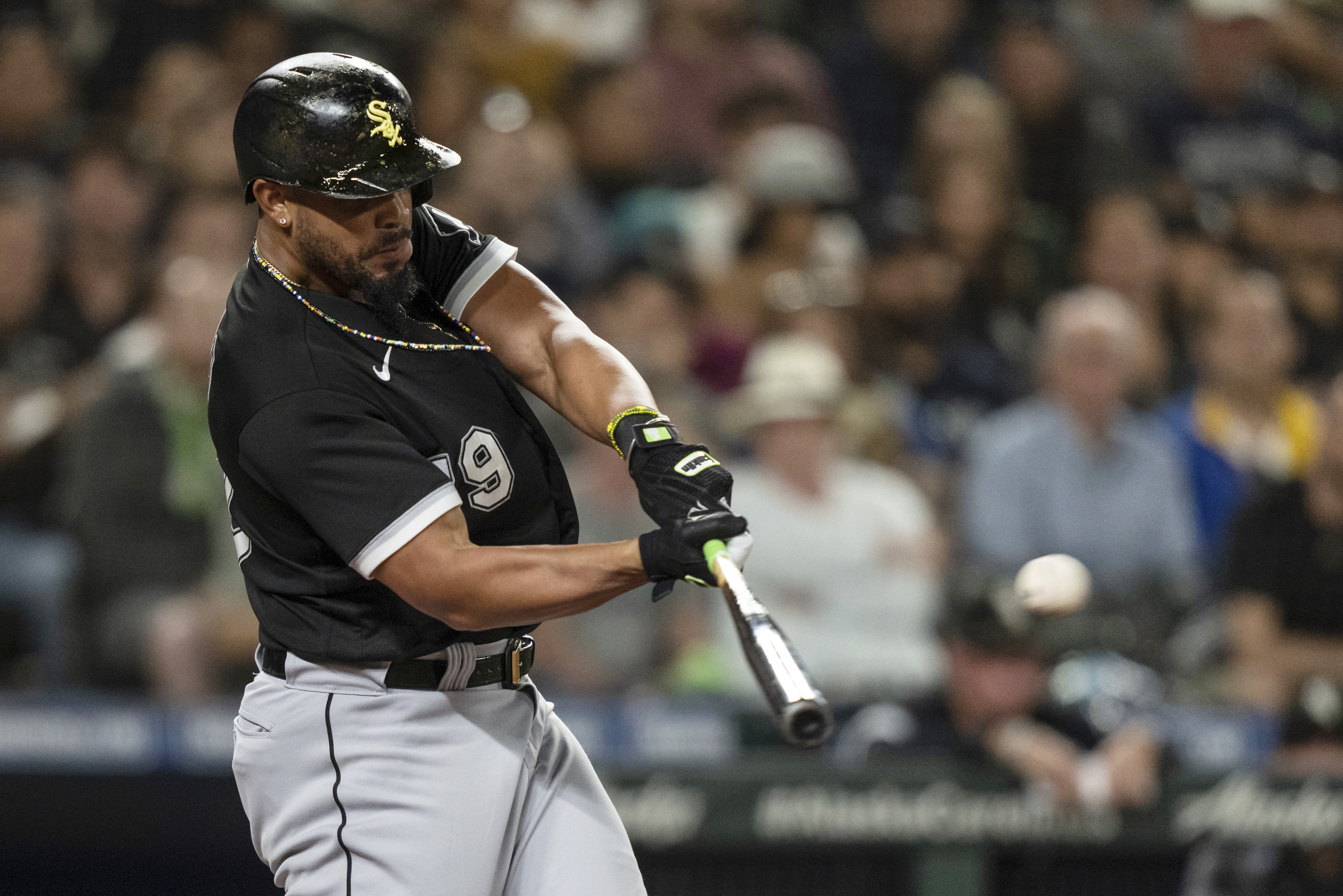 Astros sign free-agent first baseman Jose Abreu for 3 years, $58.5