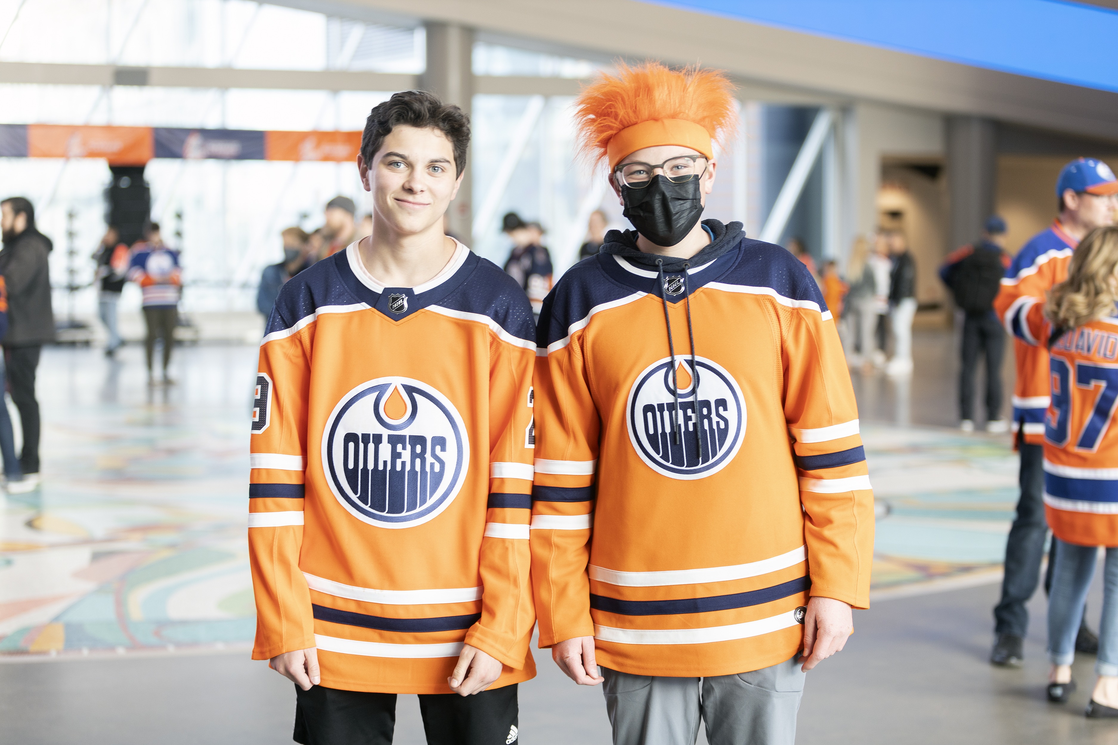 Fans flock to Rogers Place for Oilers' watch party