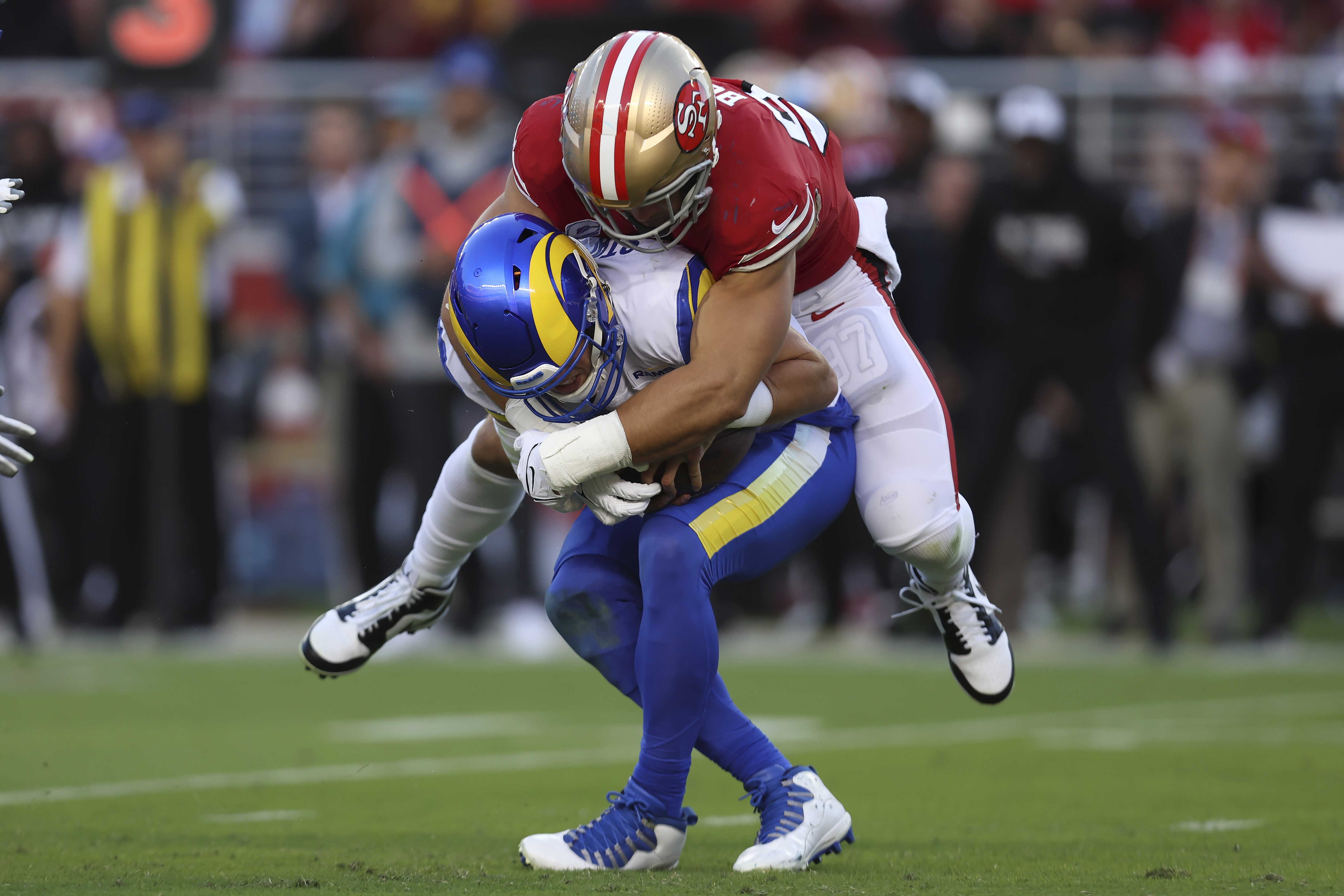 49ers Use Defense, Deebo Samuel to Beat Rams 24-9 - Bloomberg