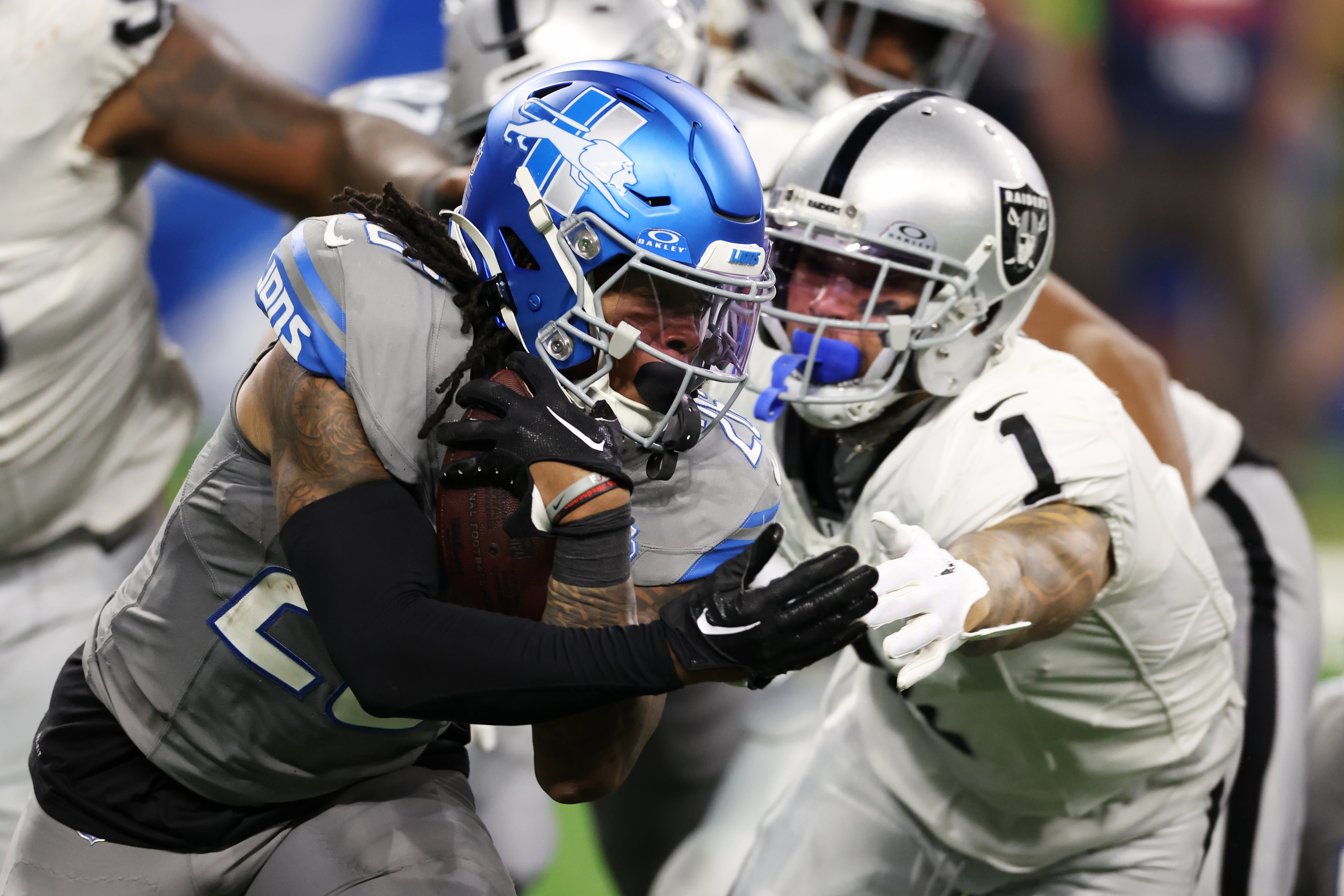 Lions lean on Jahmyr Gibbs' legs, Jared Goff's arm in 26-14 win over  offensively challenged Raiders – The Oakland Press