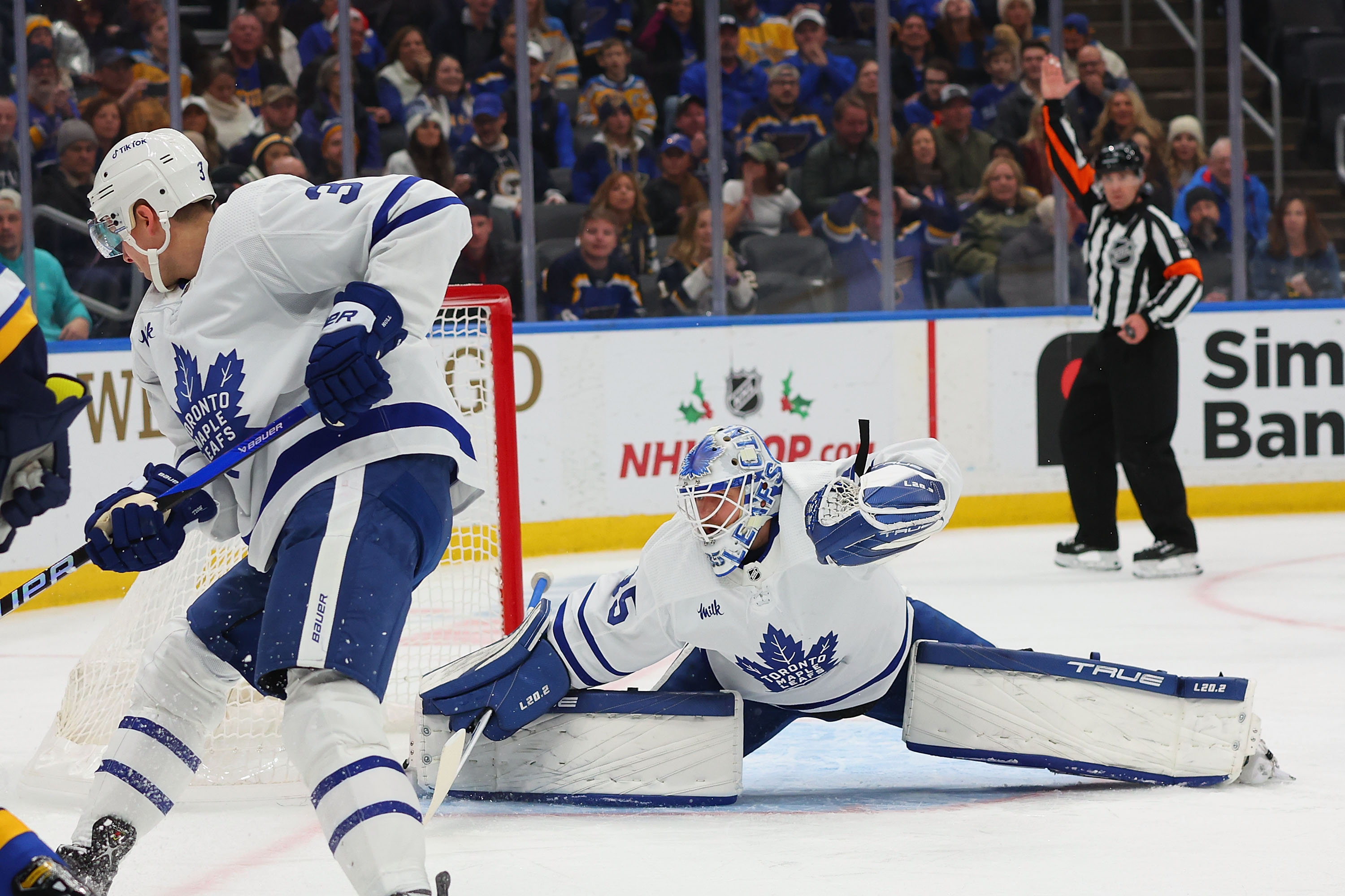 Nylander's winner helps Maple Leafs bounce Blues in overtime